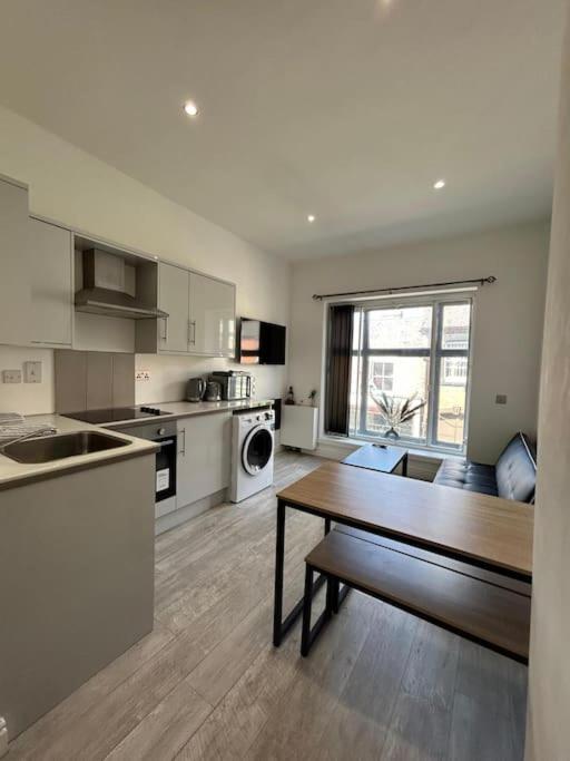 Studio Apartment Great Location