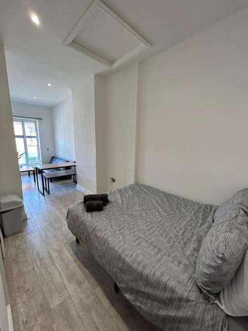 Studio Apartment Great Location