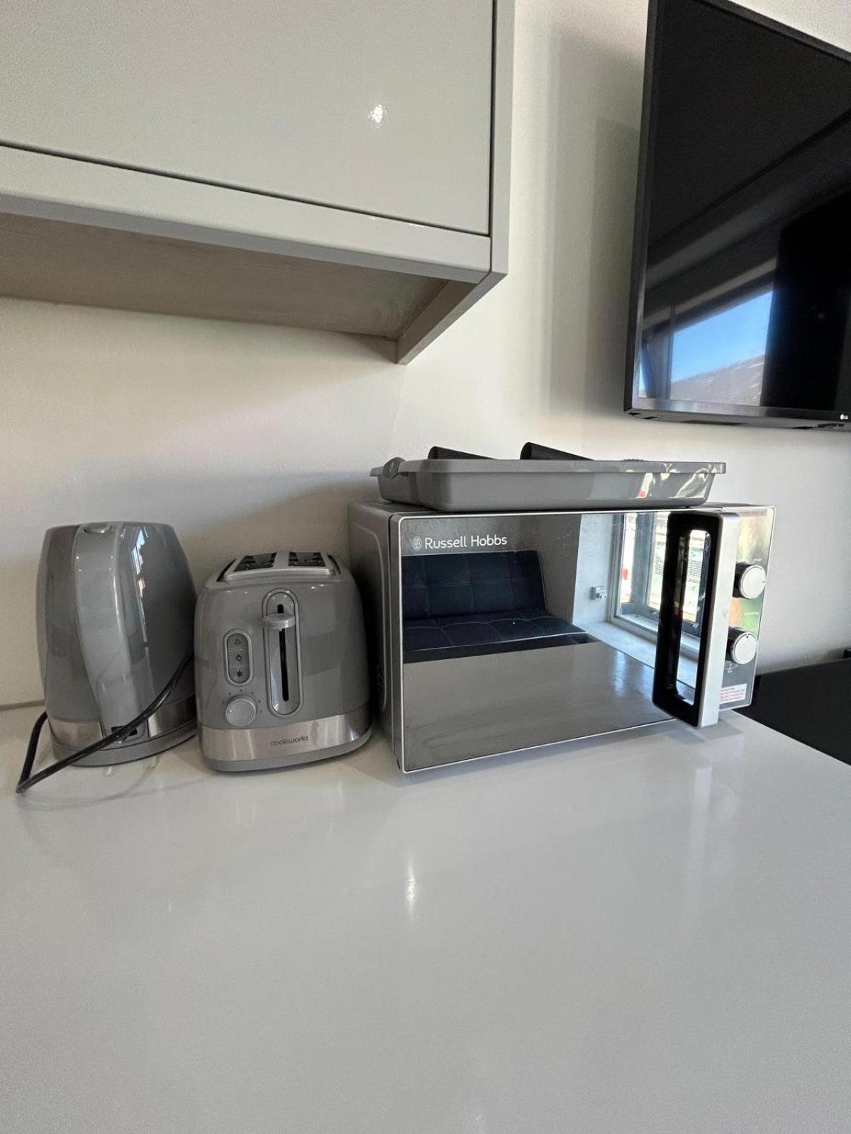 Studio Apartment Great Location