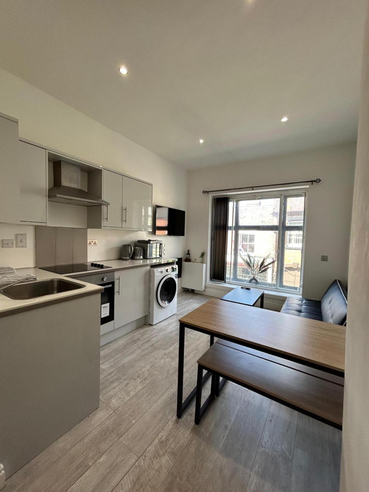 Studio Apartment Great Location