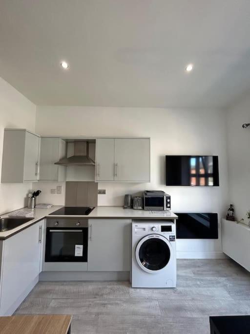 Studio Apartment Great Location