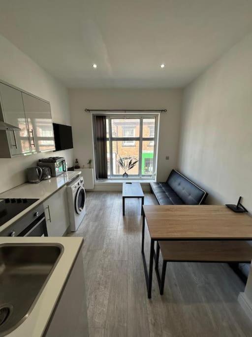 Studio Apartment Great Location