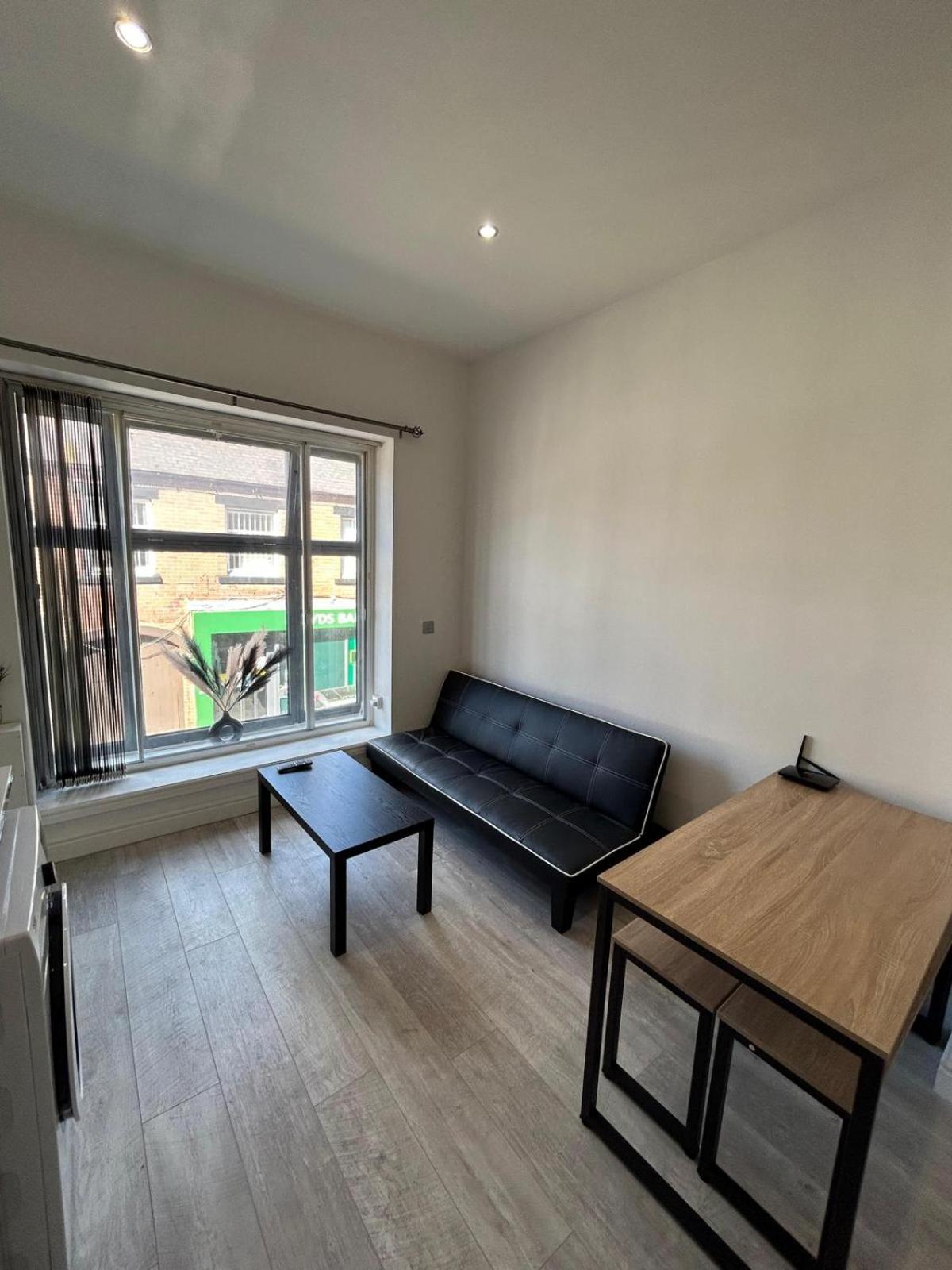 Studio Apartment Great Location
