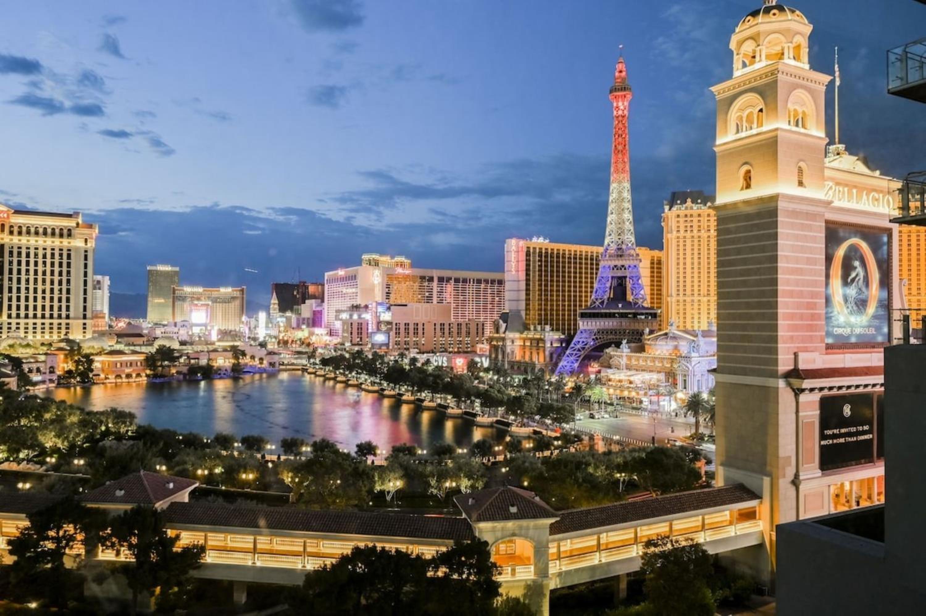 Stay Together Suites - Suite On The Strip Steps From Bellagio & Cosmo Sleeps 11 - NO RESORT FEE