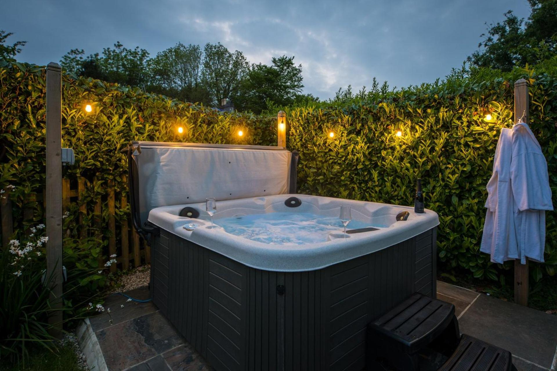 Threshing Barn at East Trenean Farm -Stunning Cornish Cottage sleeping 6 with hot tub, private garden, rural views and EV facilities view 5