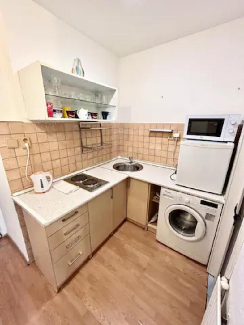 PARTY HOUSE PRAGUE - Apartments Ve Smečkách 18, CITY CENTER!!