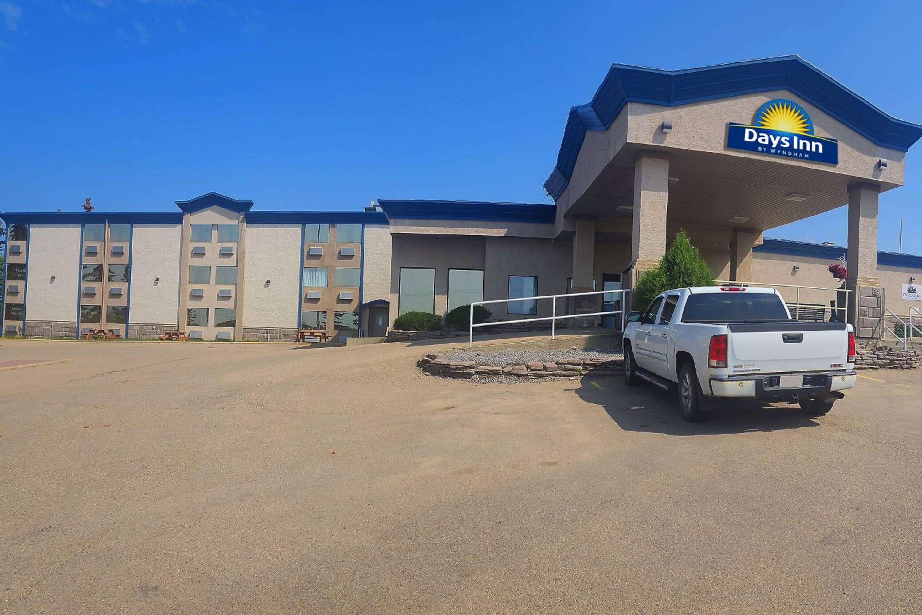Hotel Days Inn by Wyndham Drayton Valley - Image 1