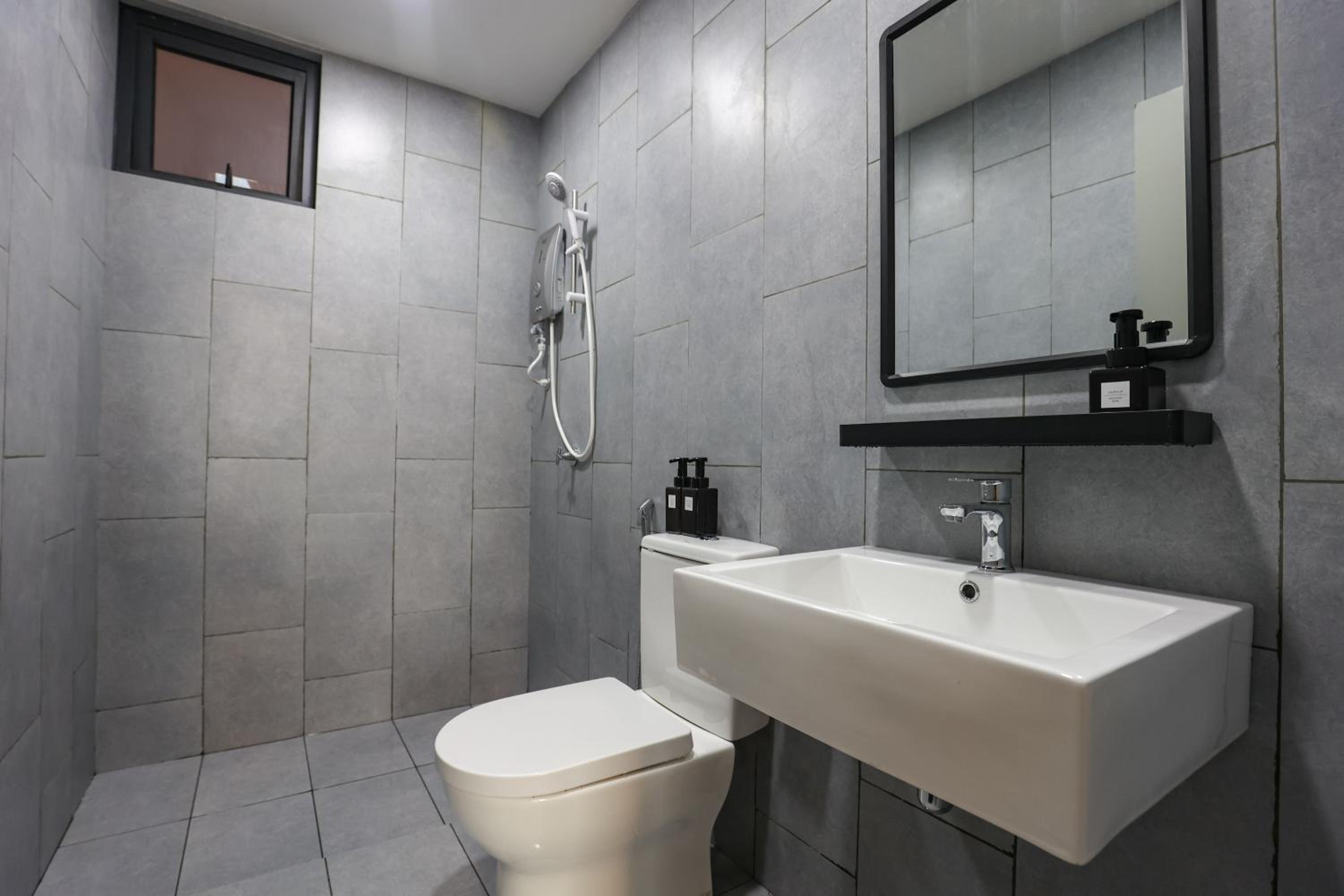 Lovely 3-bedroom w pool 7 pax - Jalan Cheras