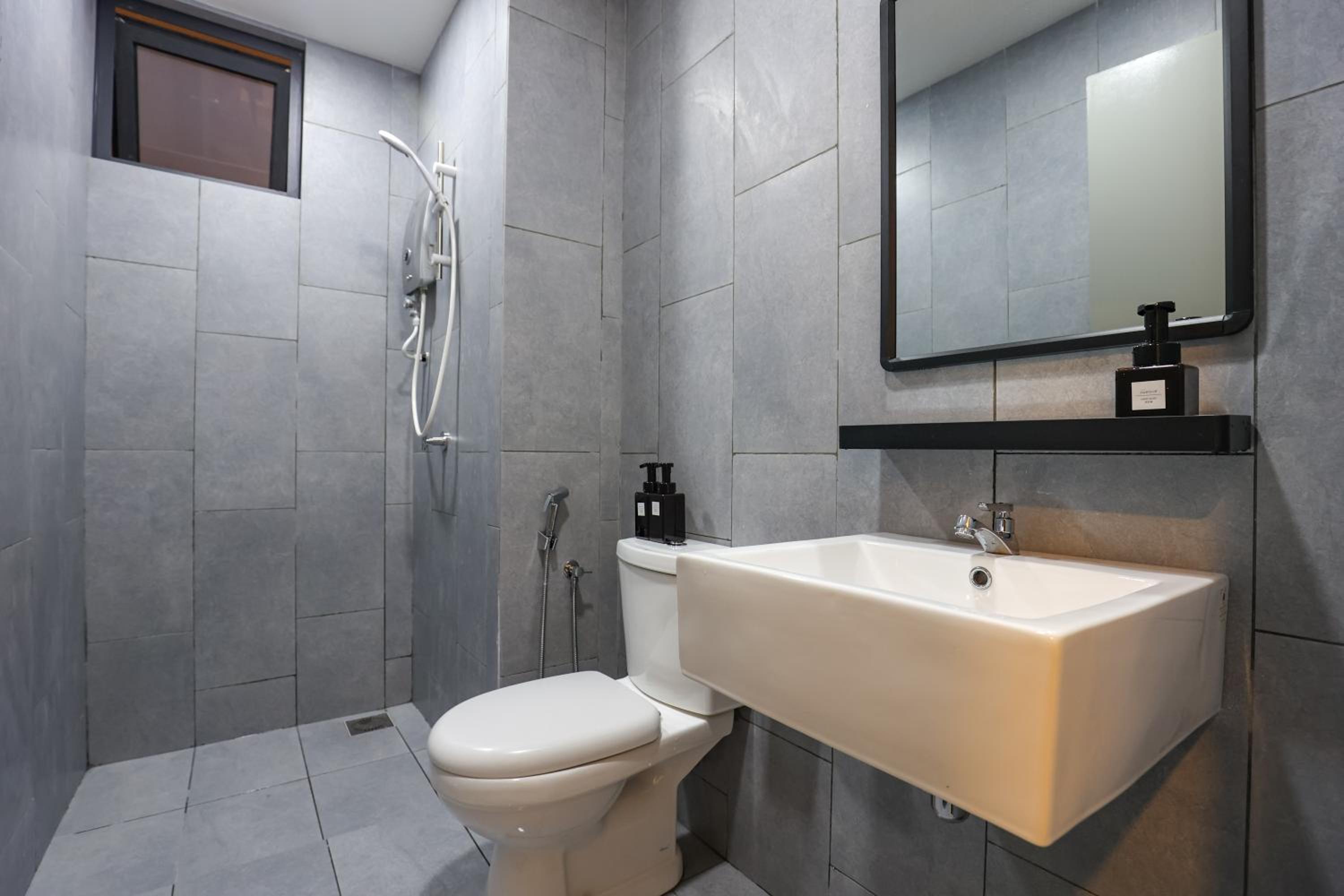 Lovely 3-bedroom w pool 7 pax - Jalan Cheras