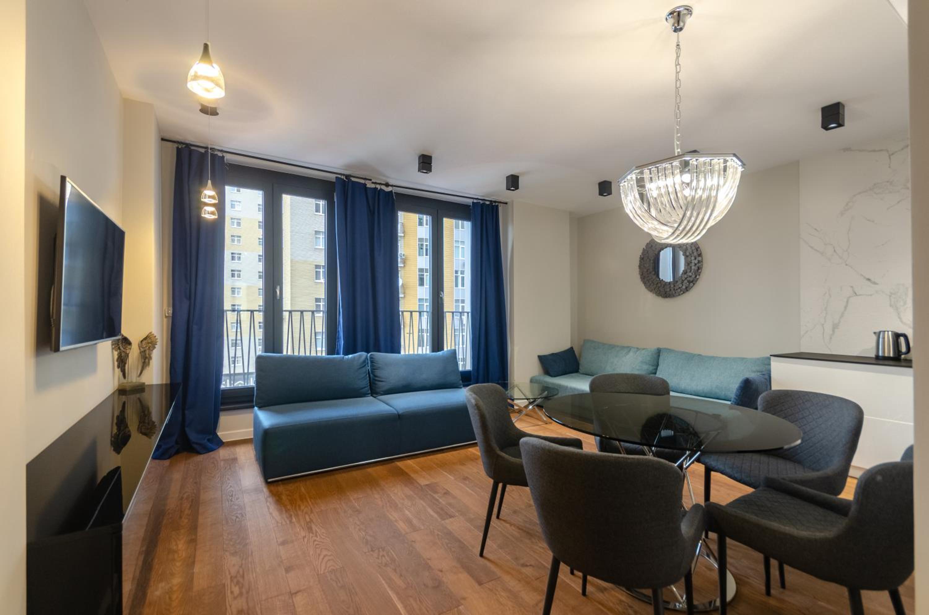 9-102 New York spacious, Antonovycha 74, Kyiv centre, Olimpiiska metro nearby, panoramic city view, 15 kW backup power, Petrovdom Apartment view 5