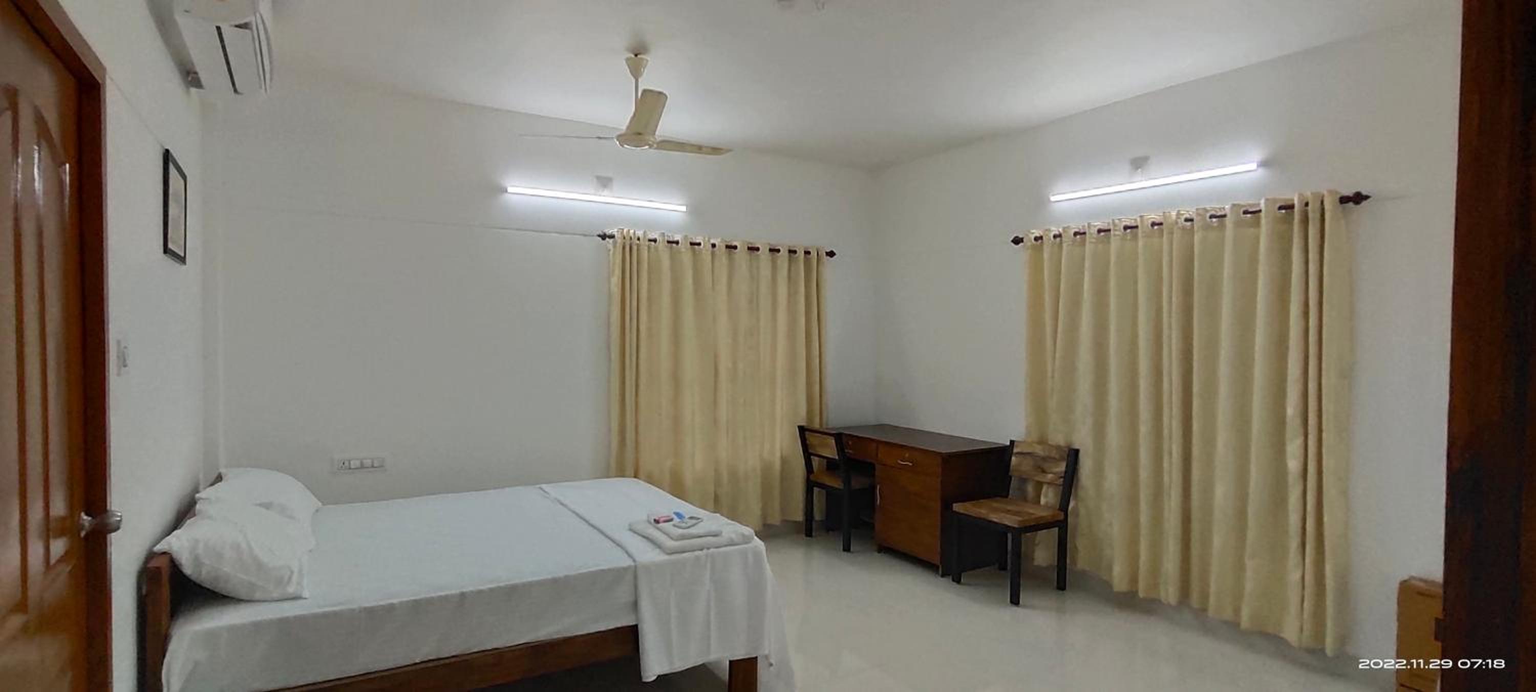 PAZHOOR RESIDENCY HOME Stay view 3