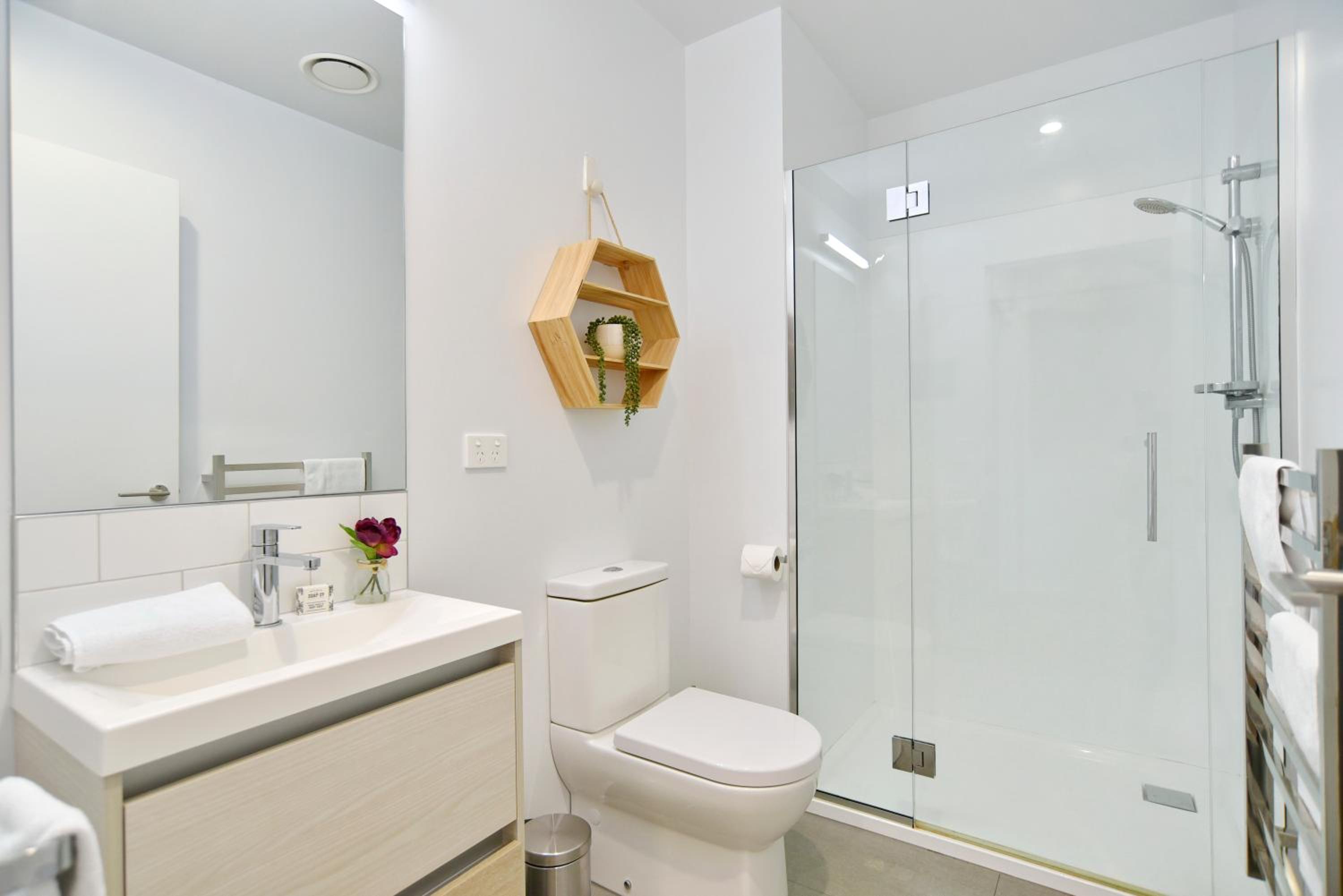 Central City Stay – Walk Everywhere Free Carpark - Lichfield Apartment view 5