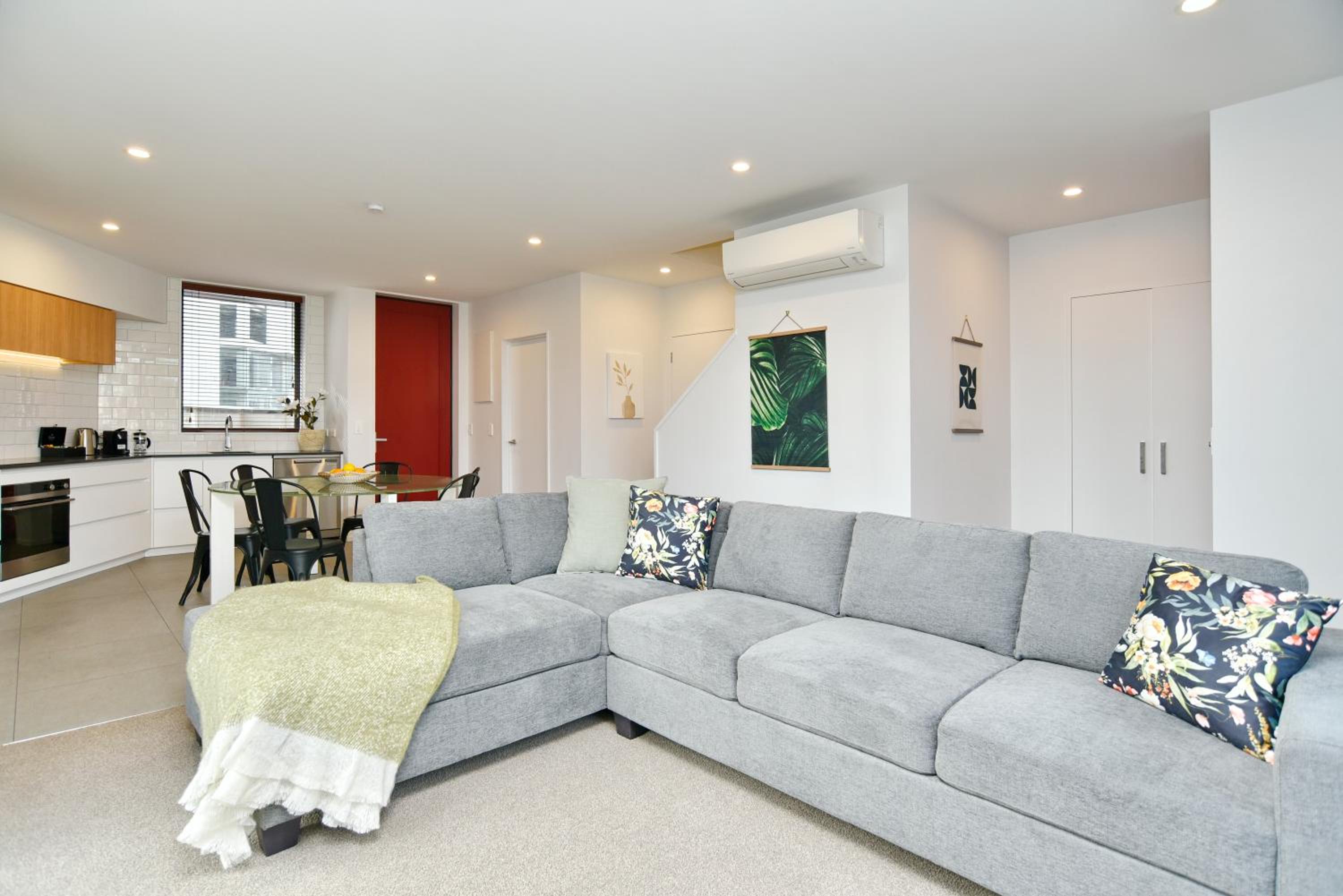 Central City Stay – Walk Everywhere Free Carpark - Lichfield Apartment view 2