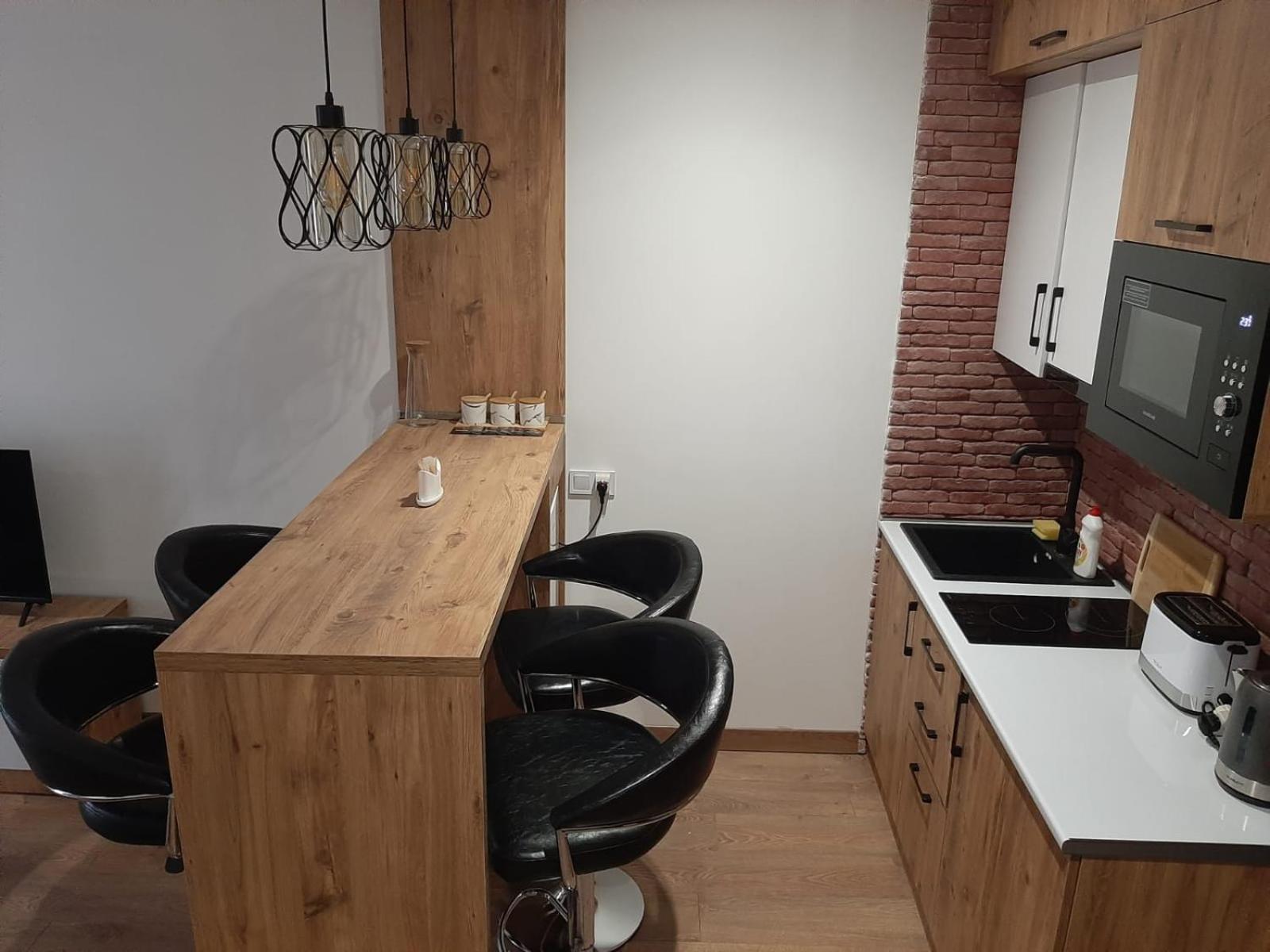 Matt & Sarah’s Cozy Family Duplex