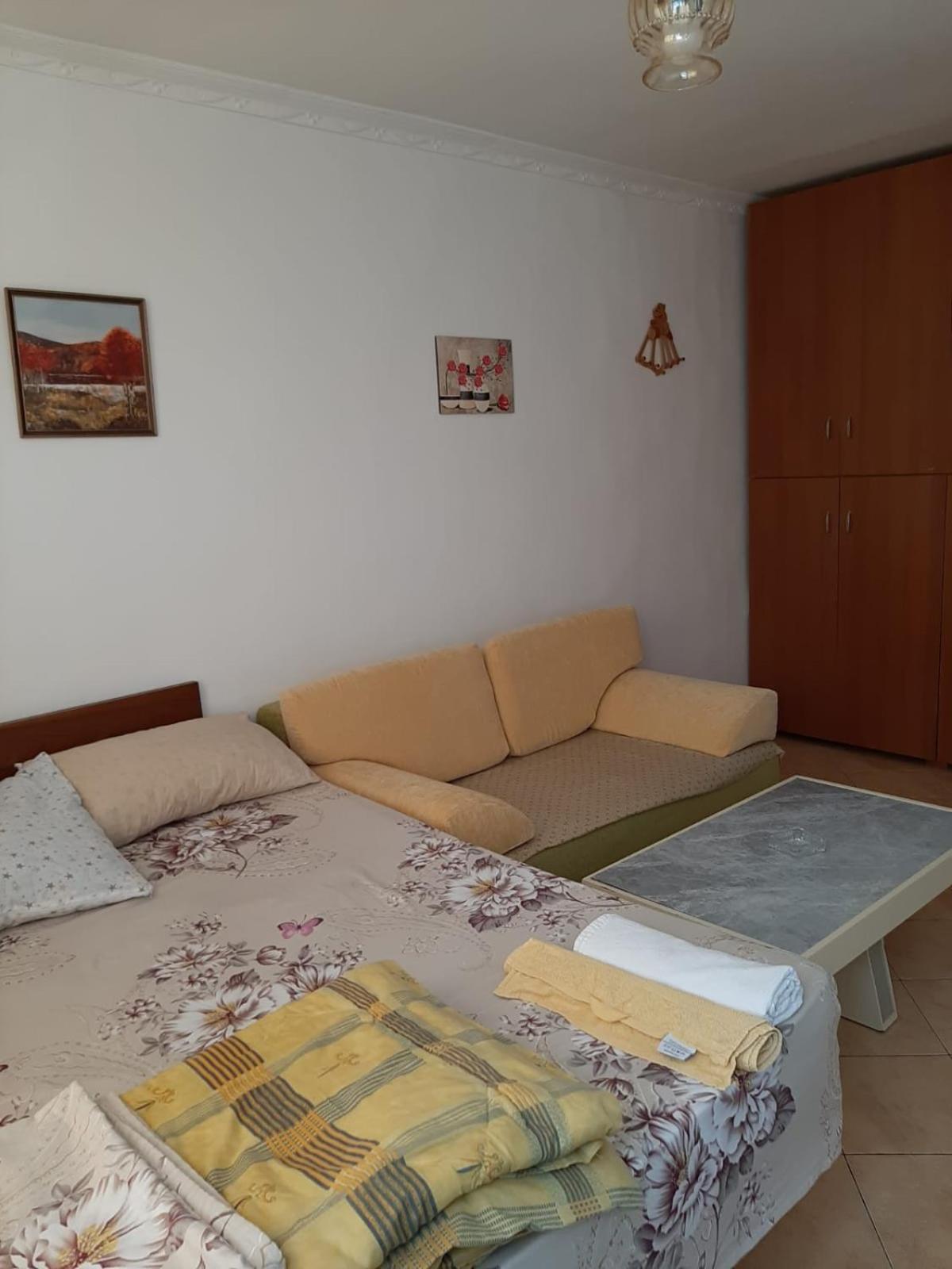 Genti Apartment