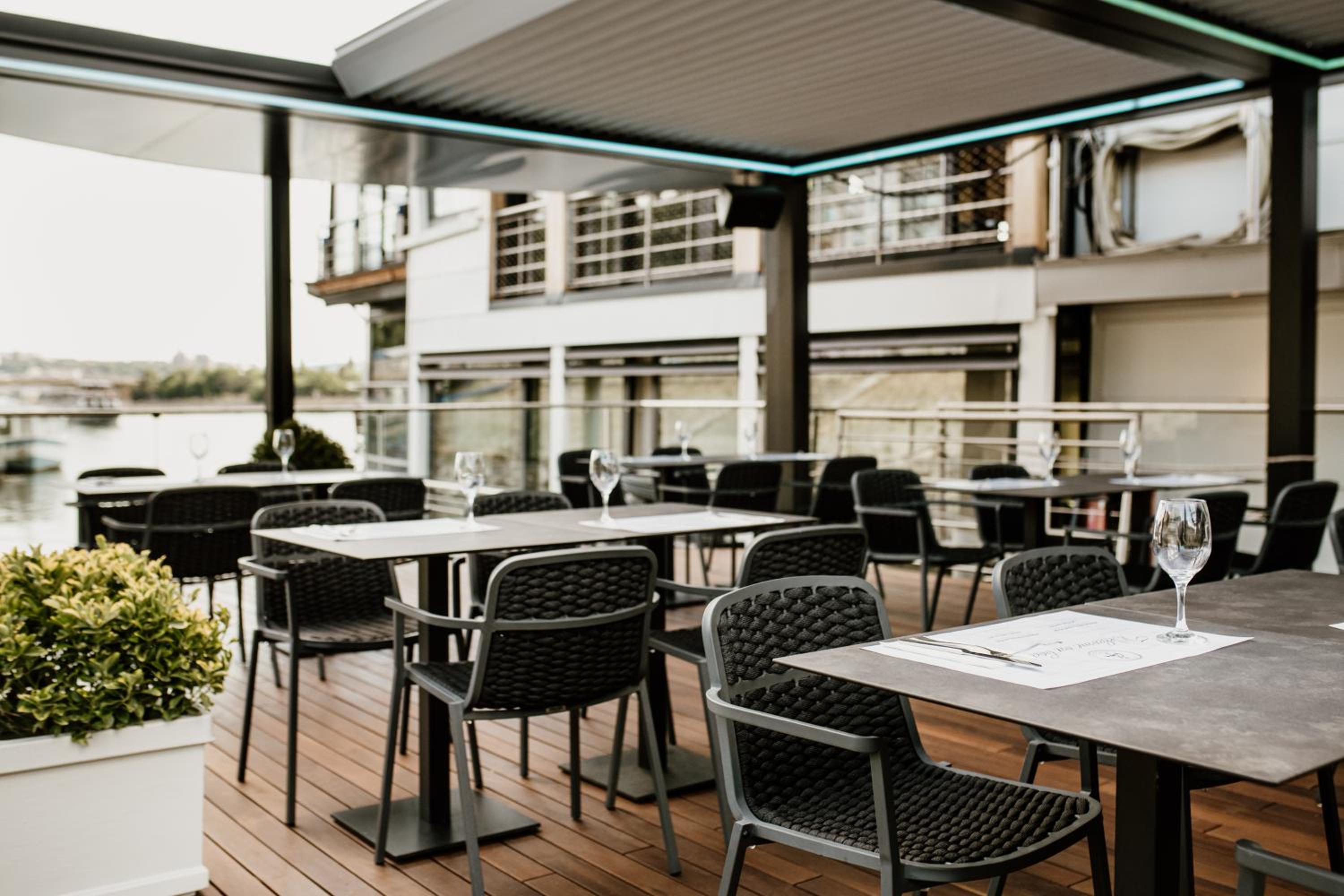 Vogue Boat Apartments