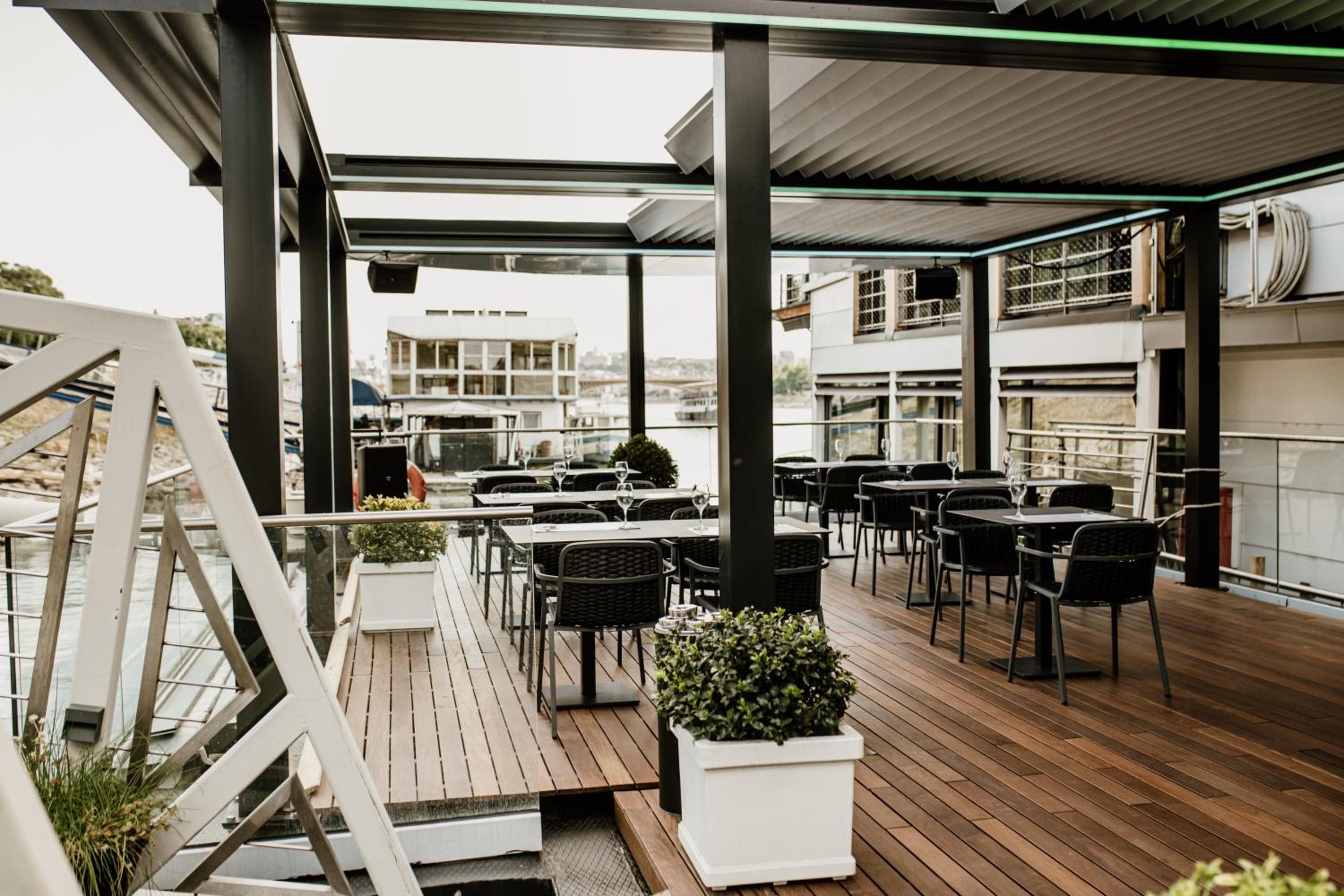 Vogue Boat Apartments