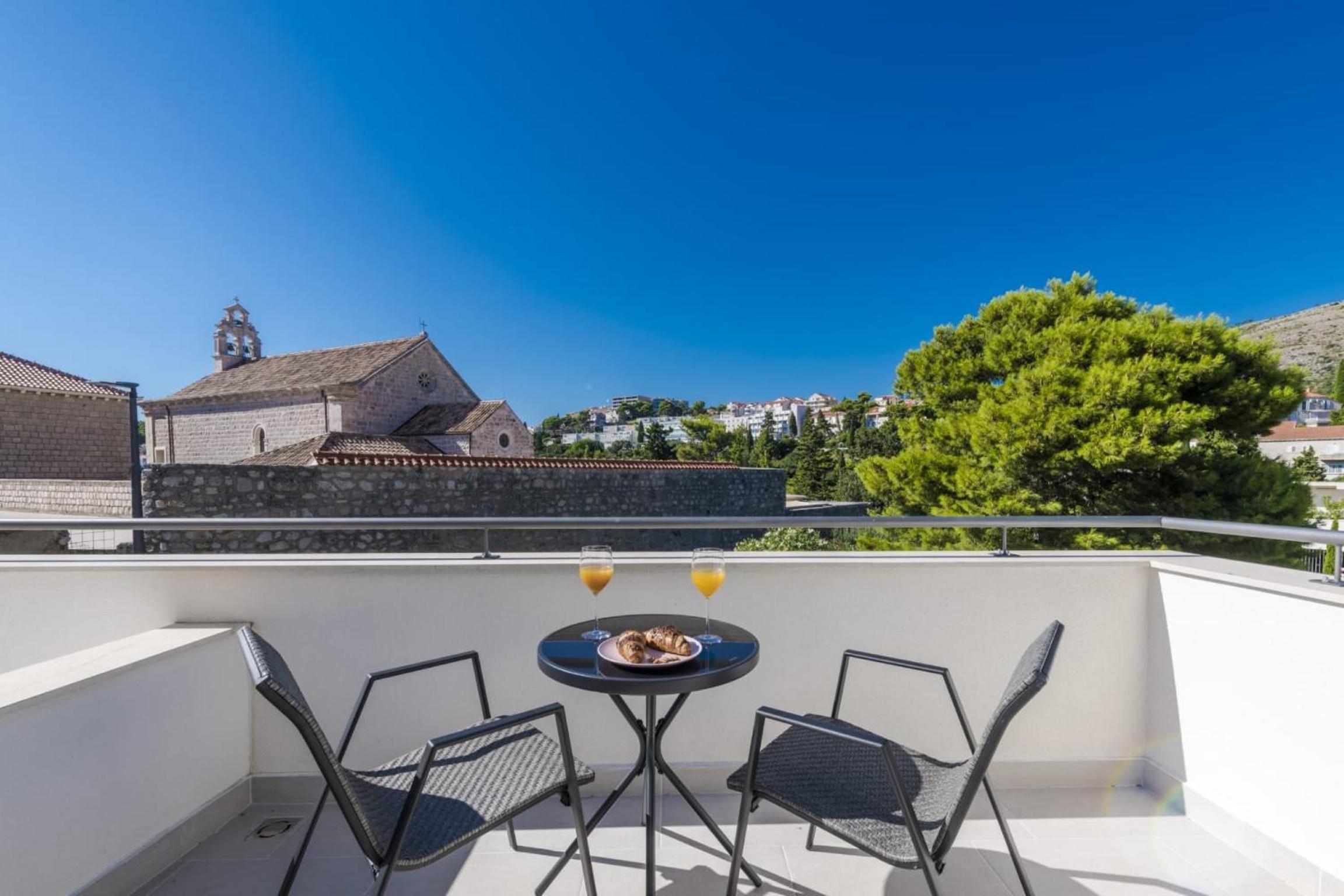 Apartment & Rooms Primi with FREE PARKING