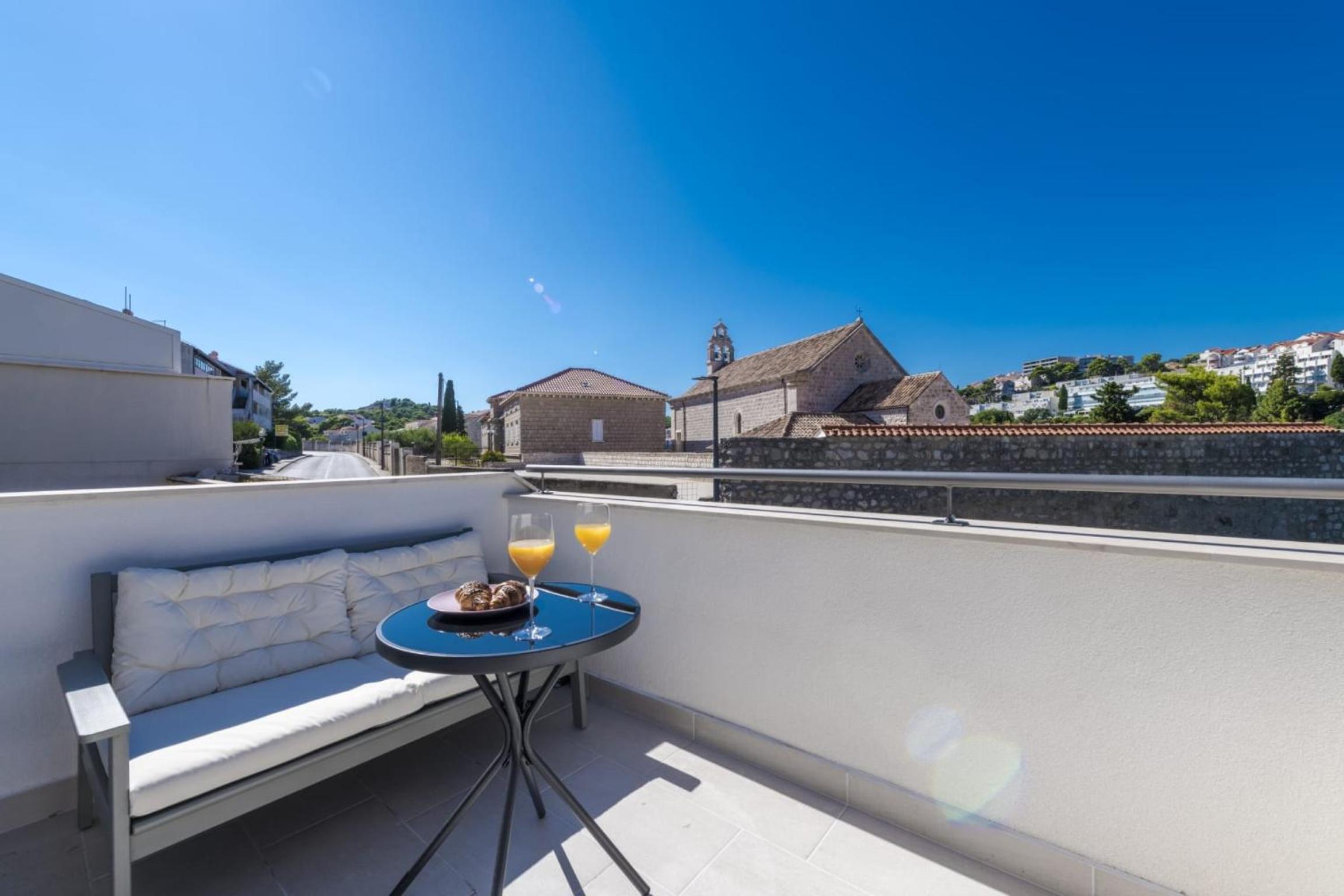 Apartment & Rooms Primi with FREE PARKING