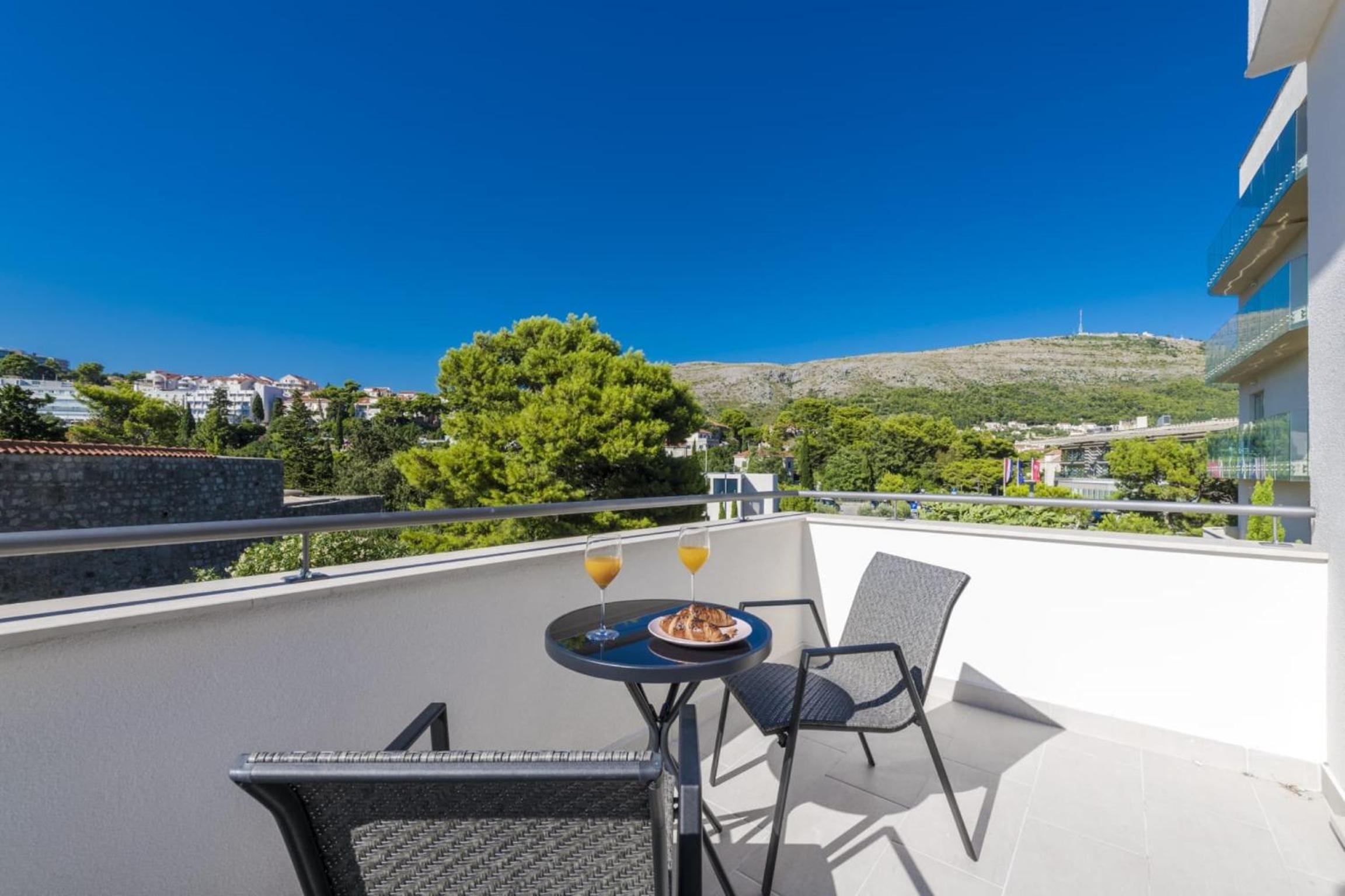 Apartment & Rooms Primi with FREE PARKING