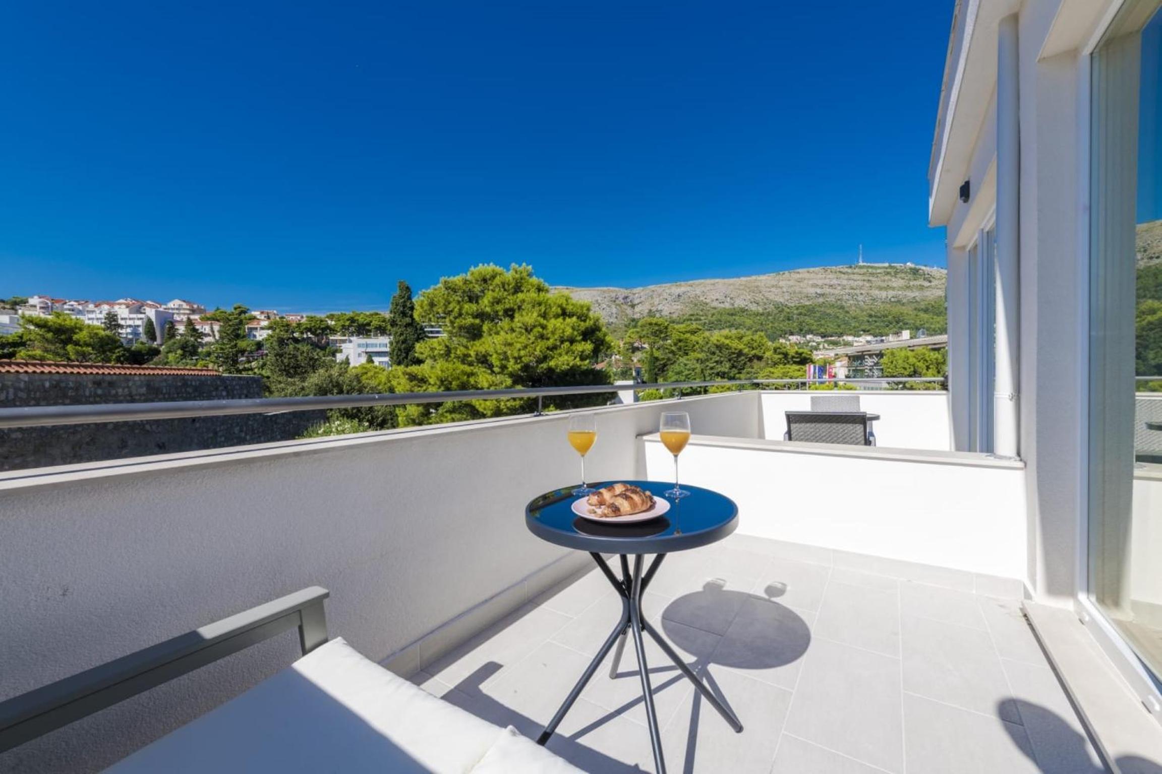 Apartment & Rooms Primi with FREE PARKING