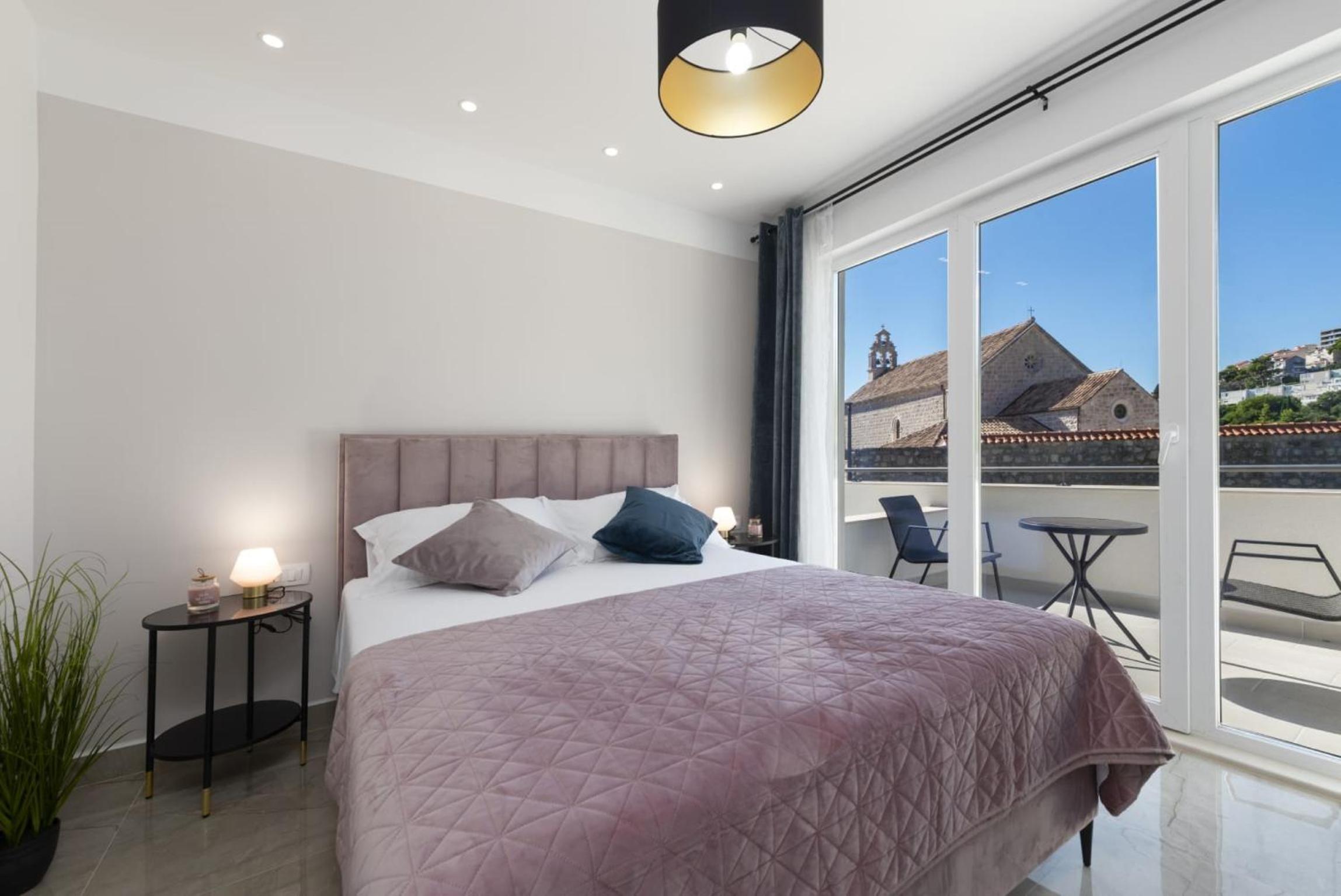 Apartment & Rooms Primi with FREE PARKING