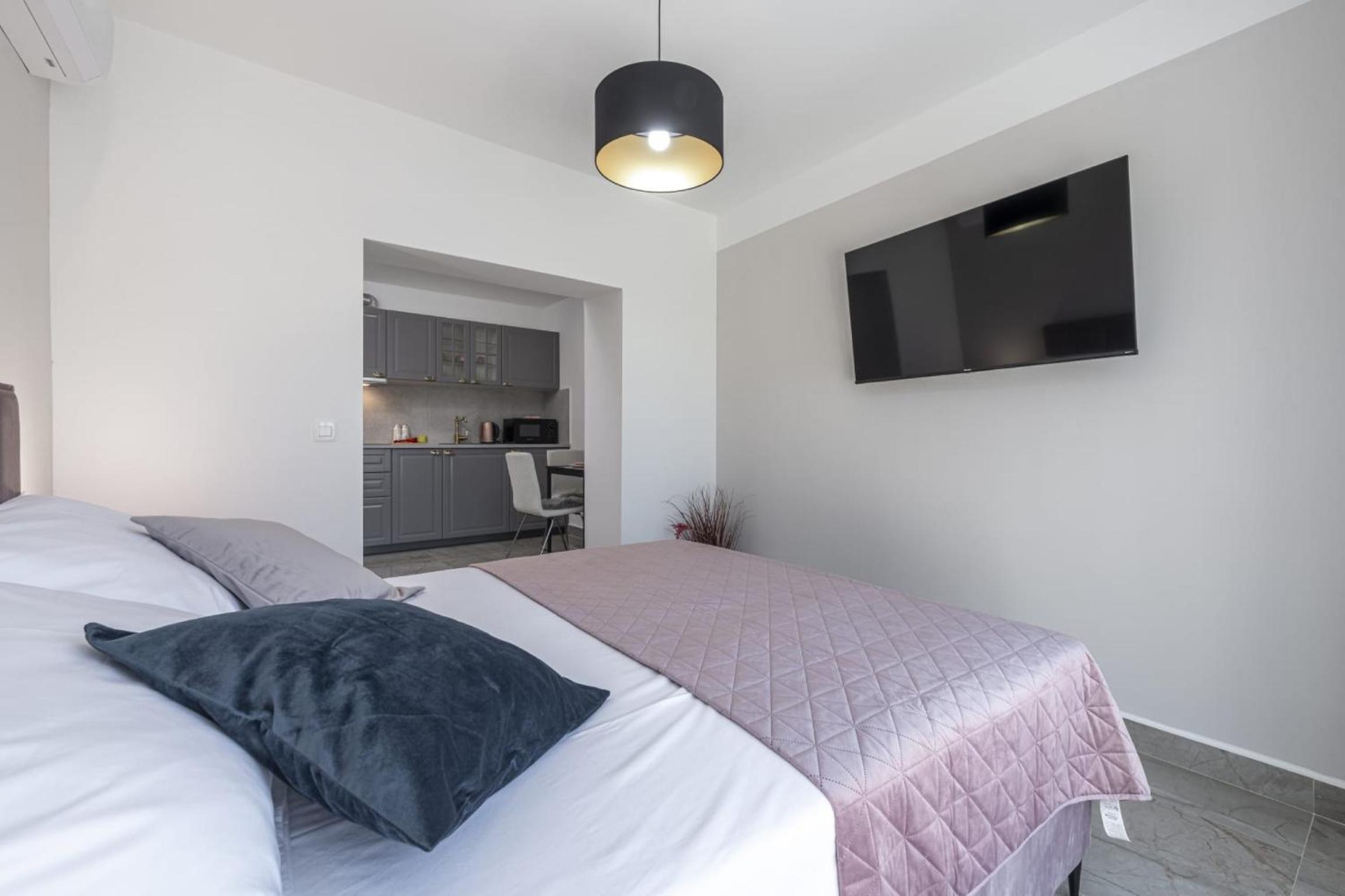 Apartment & Rooms Primi with FREE PARKING