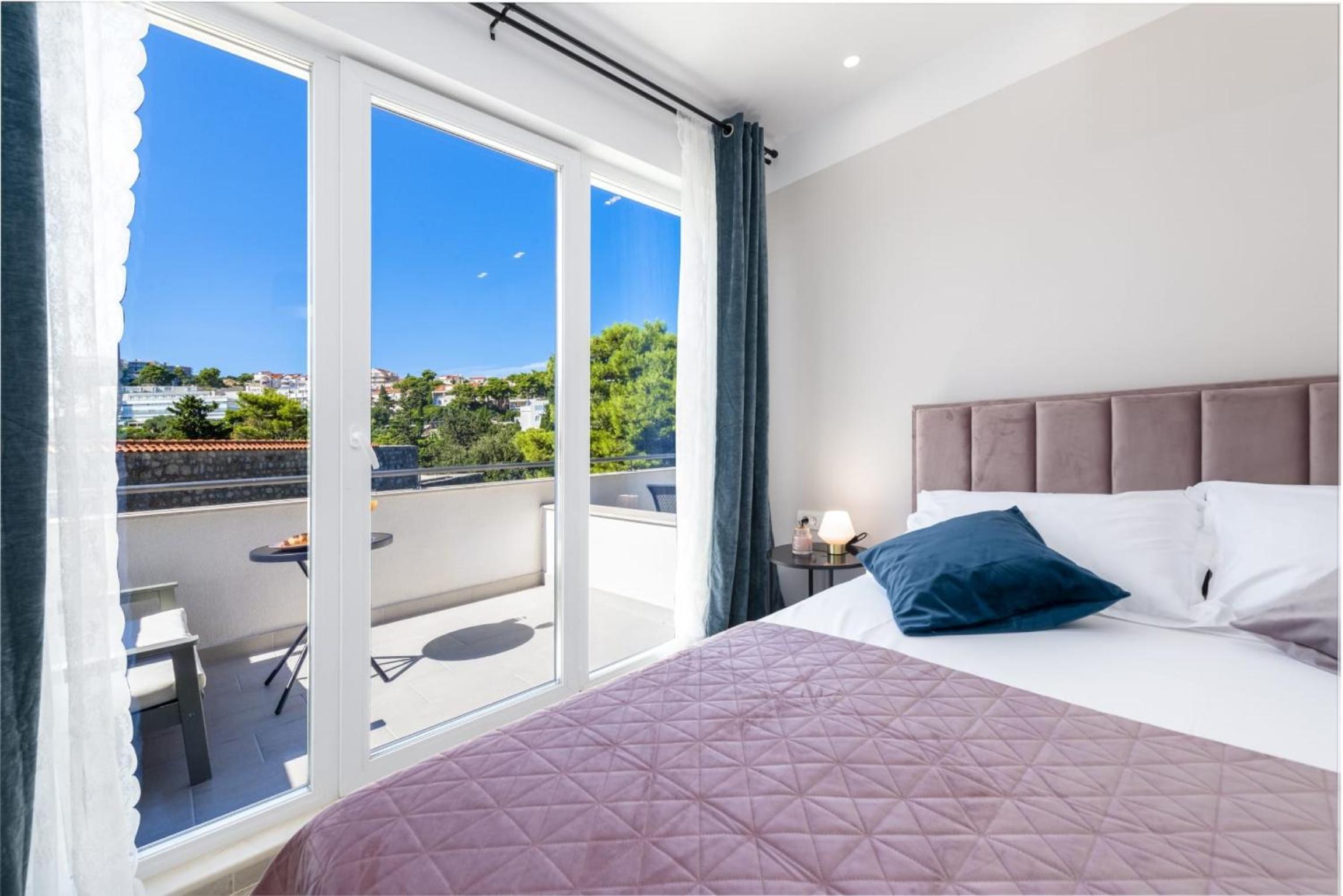 Apartment & Rooms Primi with FREE PARKING