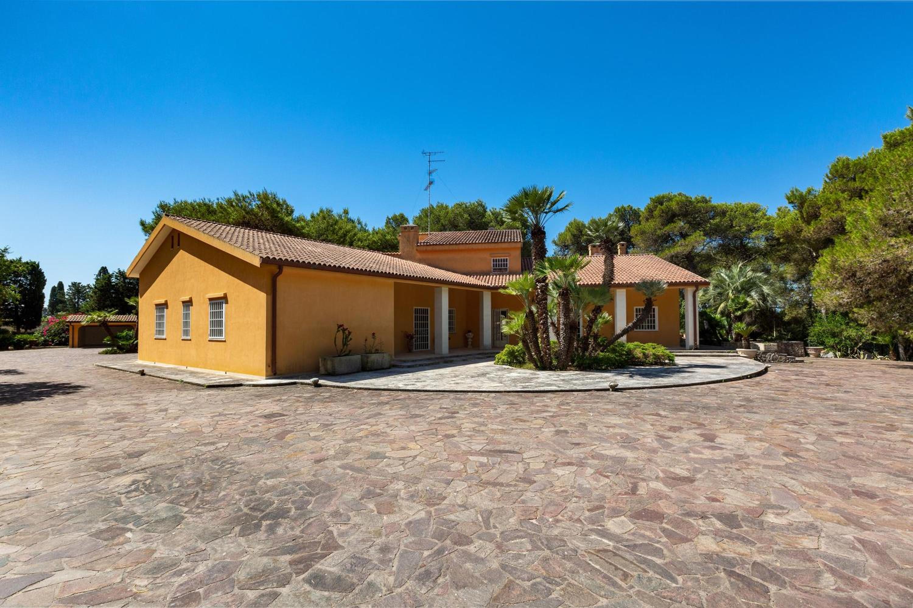 Villa Clara by Perle di Puglia view 4