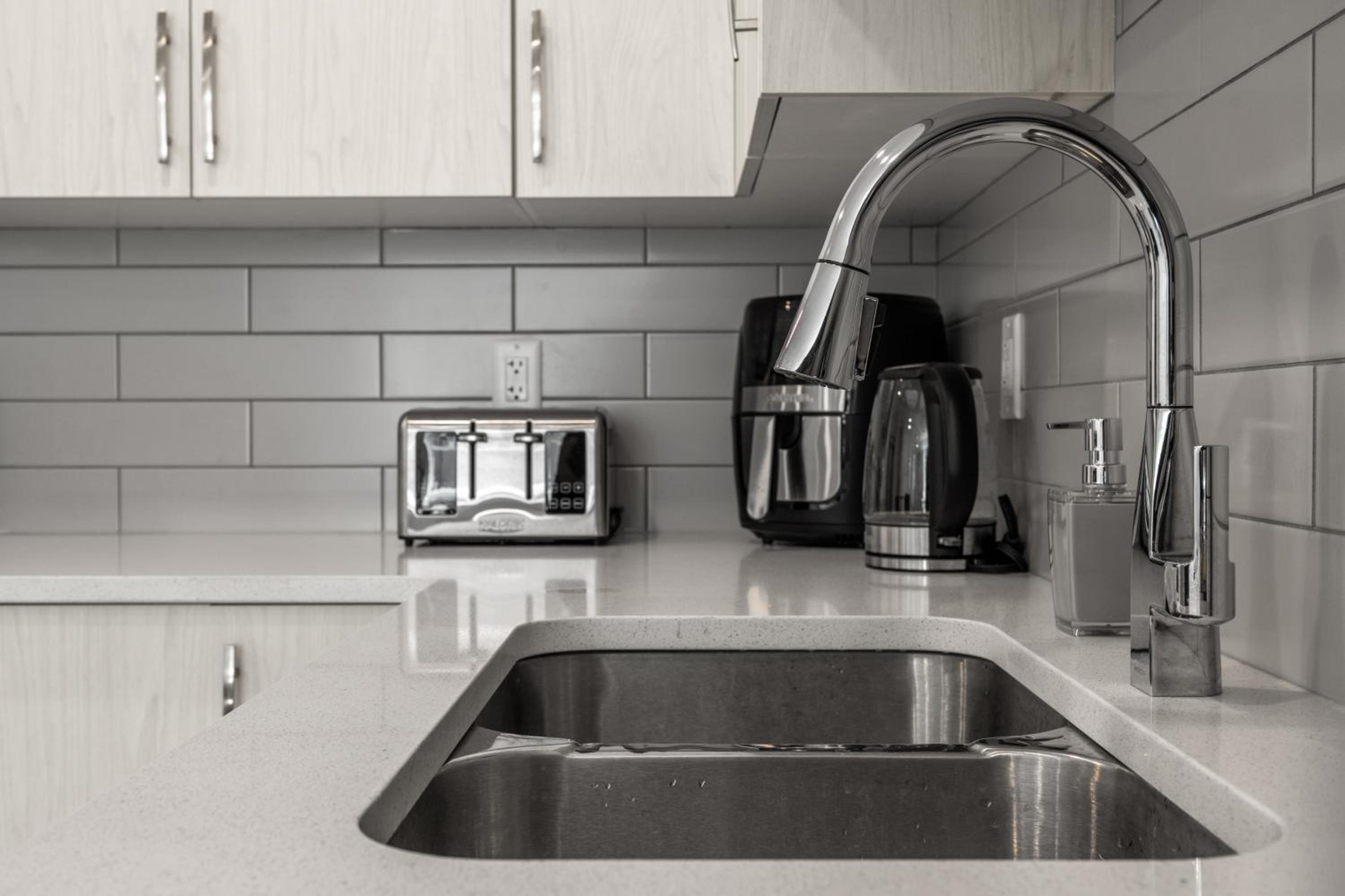 Cozy Rockland Park Unit+Parking