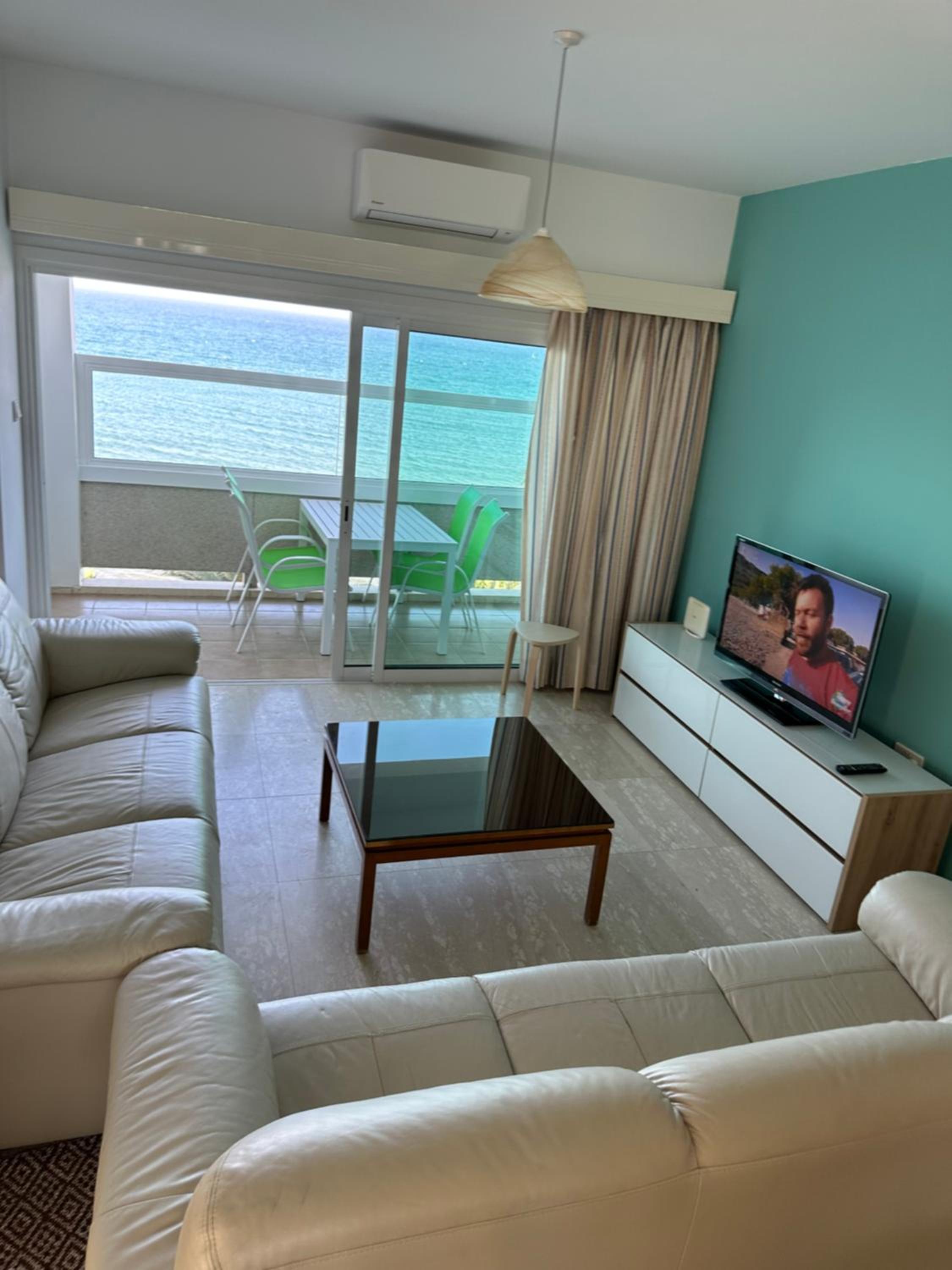 GARNET Beach Apartment