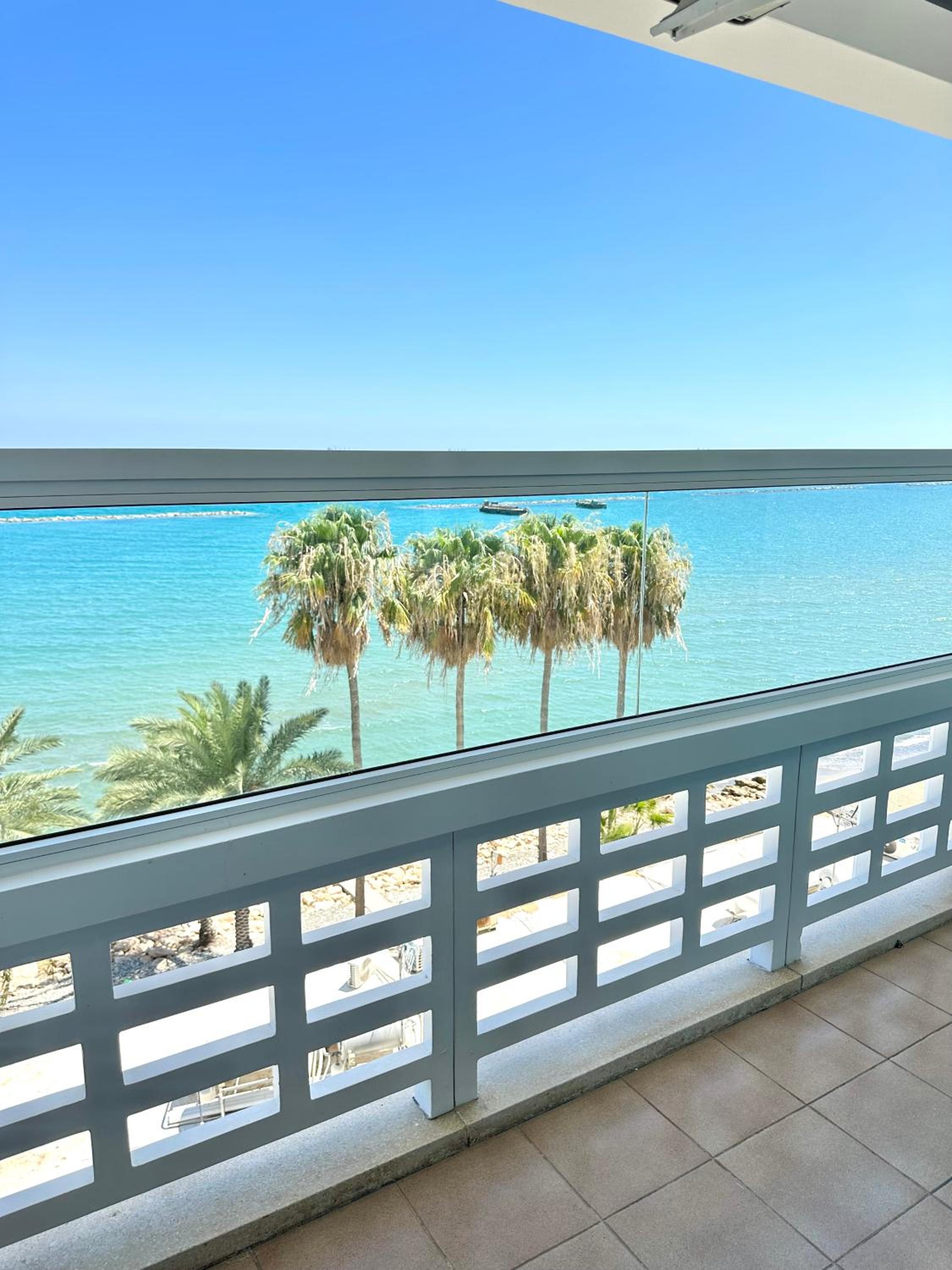 GARNET Beach Apartment