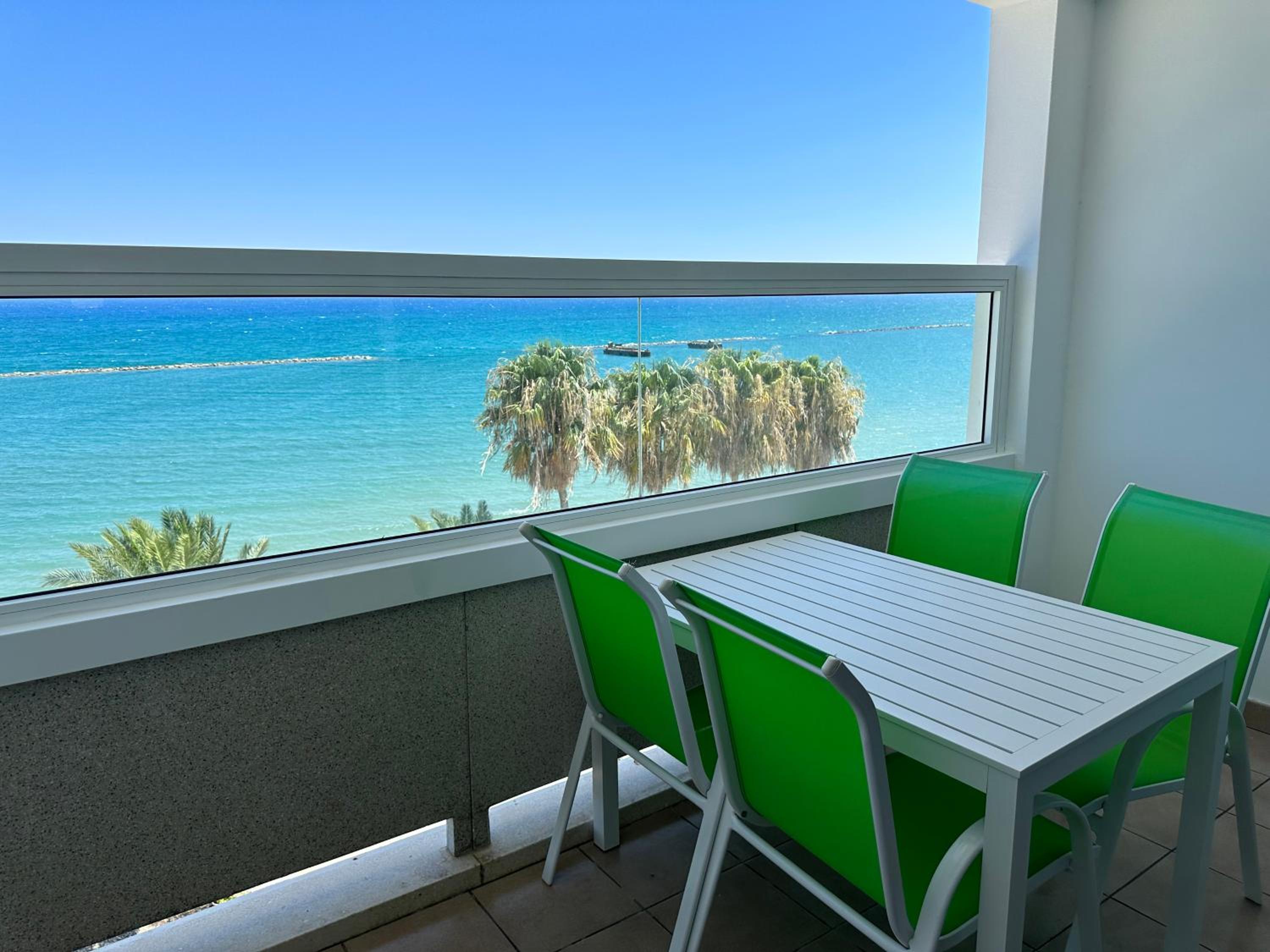 GARNET Beach Apartment