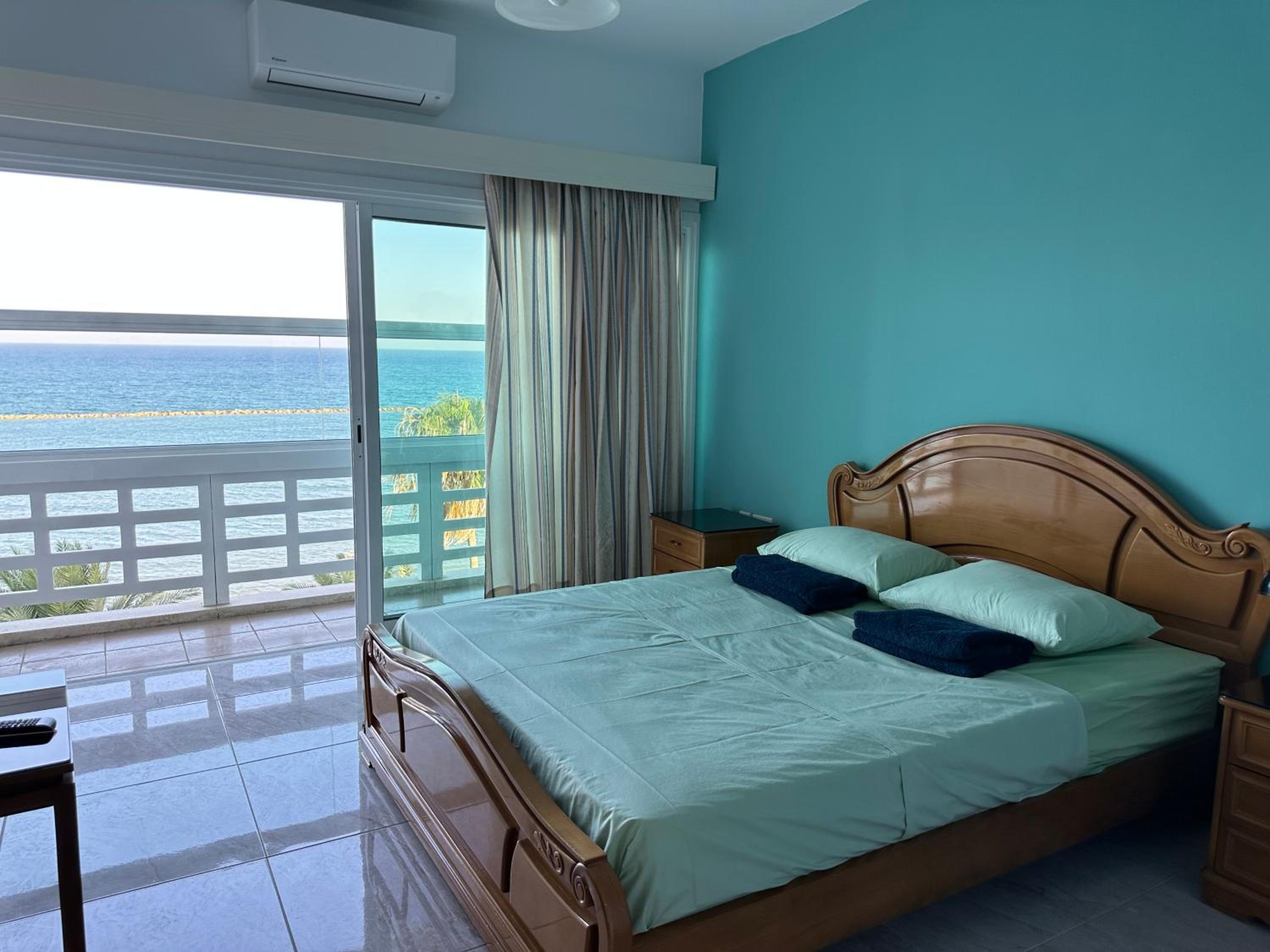 GARNET Beach Apartment