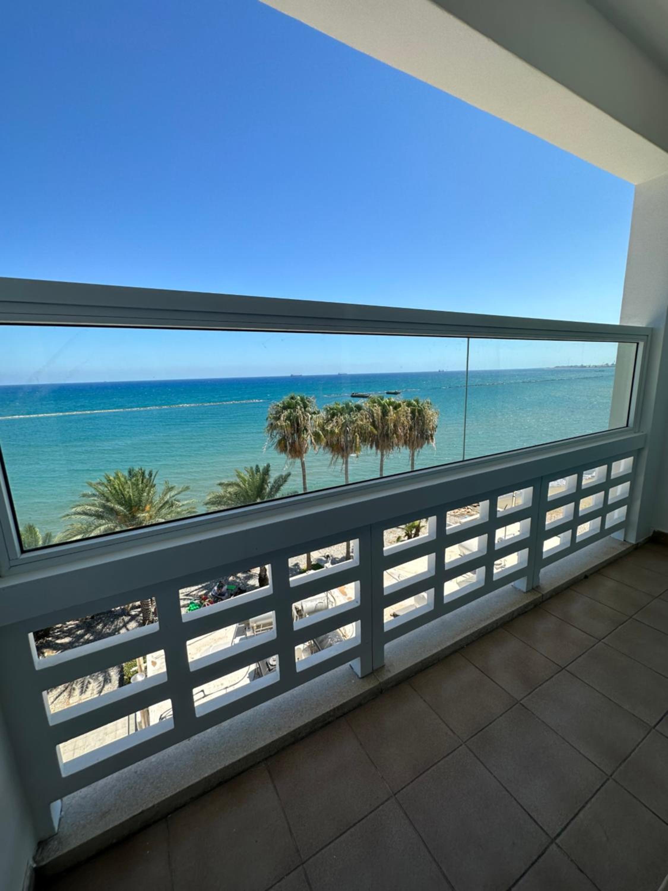 GARNET Beach Apartment