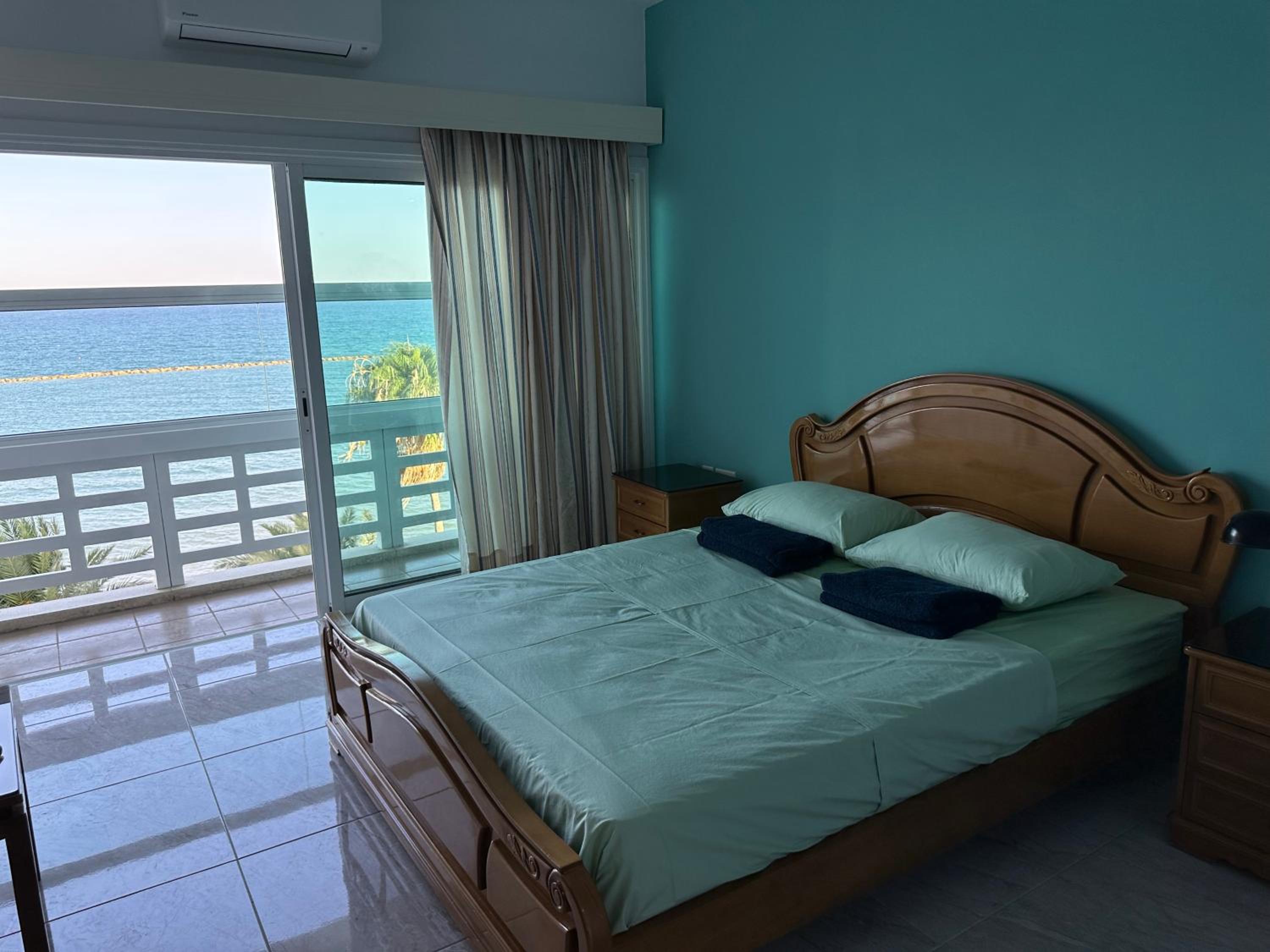 GARNET Beach Apartment