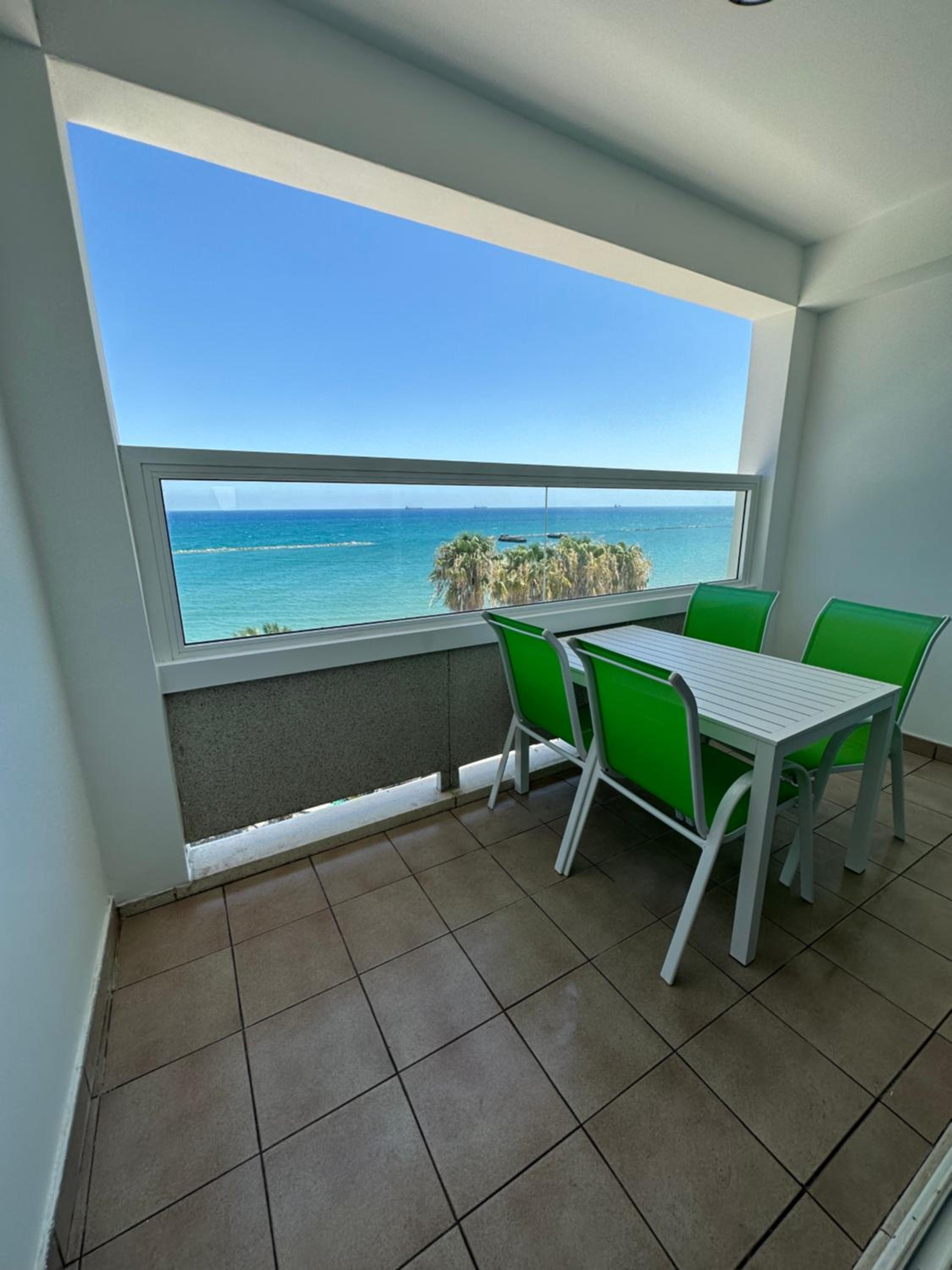 GARNET Beach Apartment