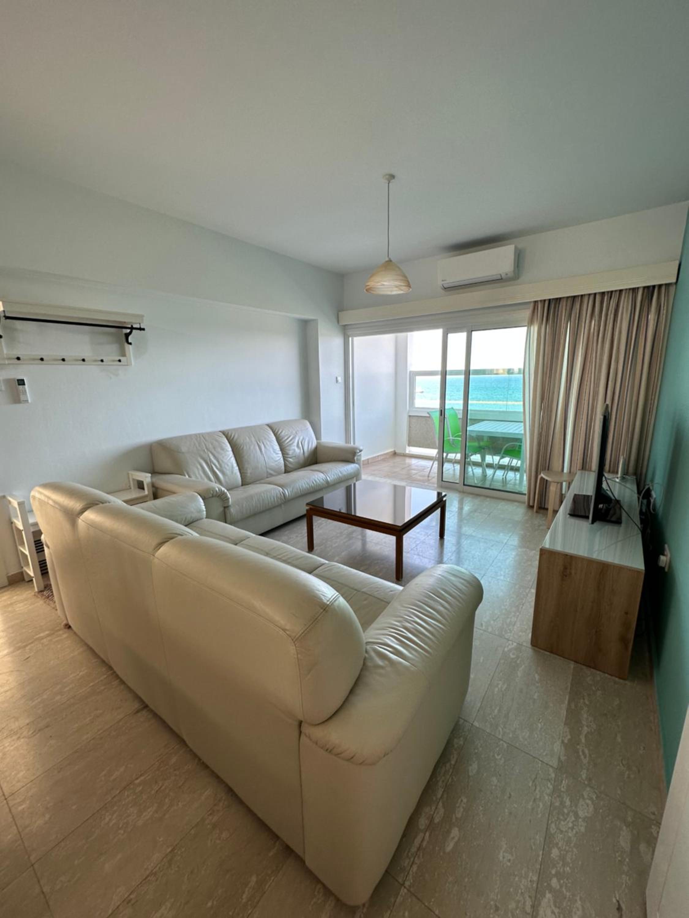 GARNET Beach Apartment