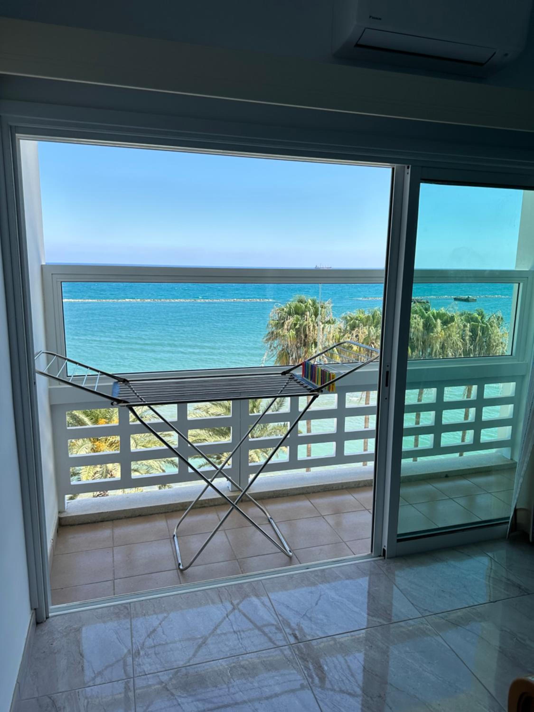 GARNET Beach Apartment