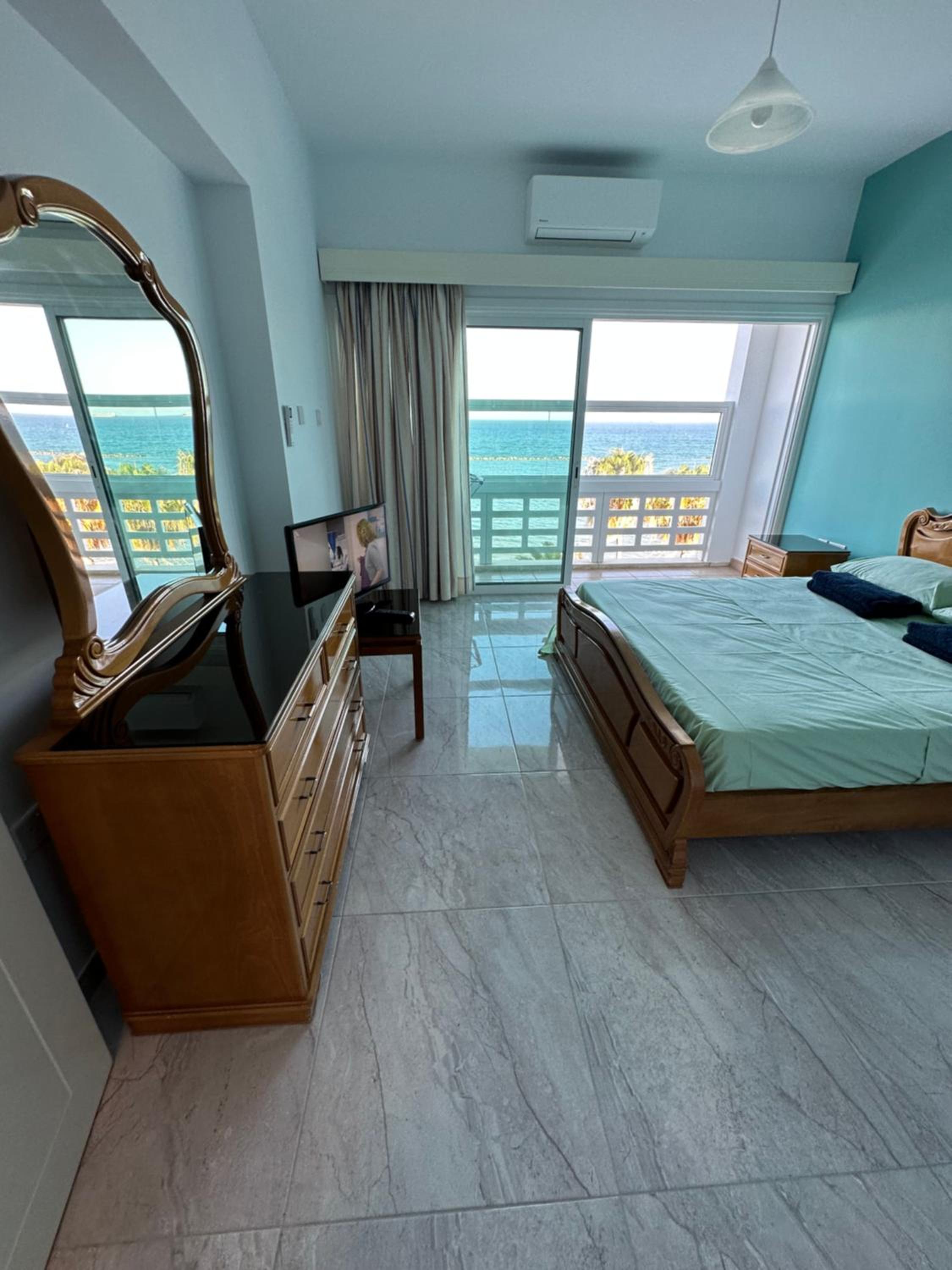 GARNET Beach Apartment