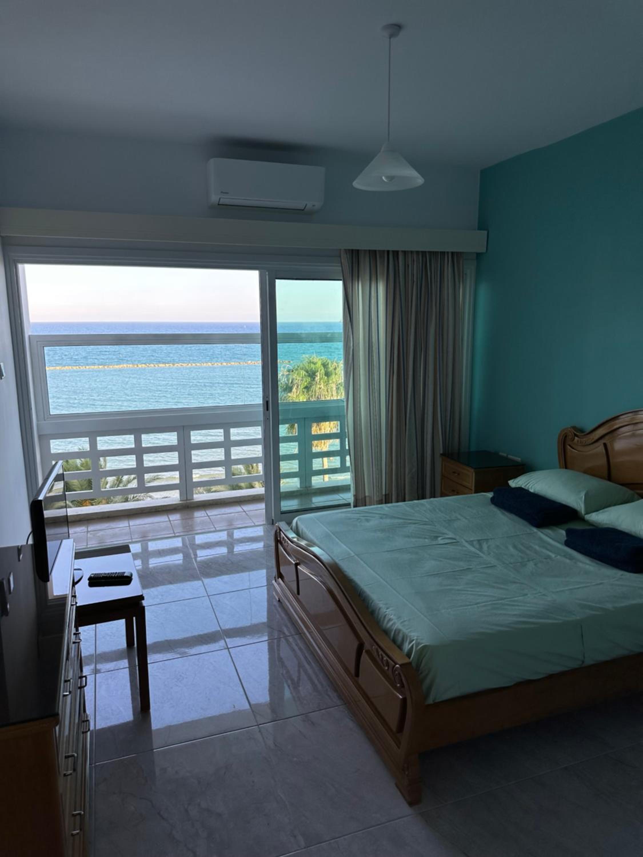 GARNET Beach Apartment