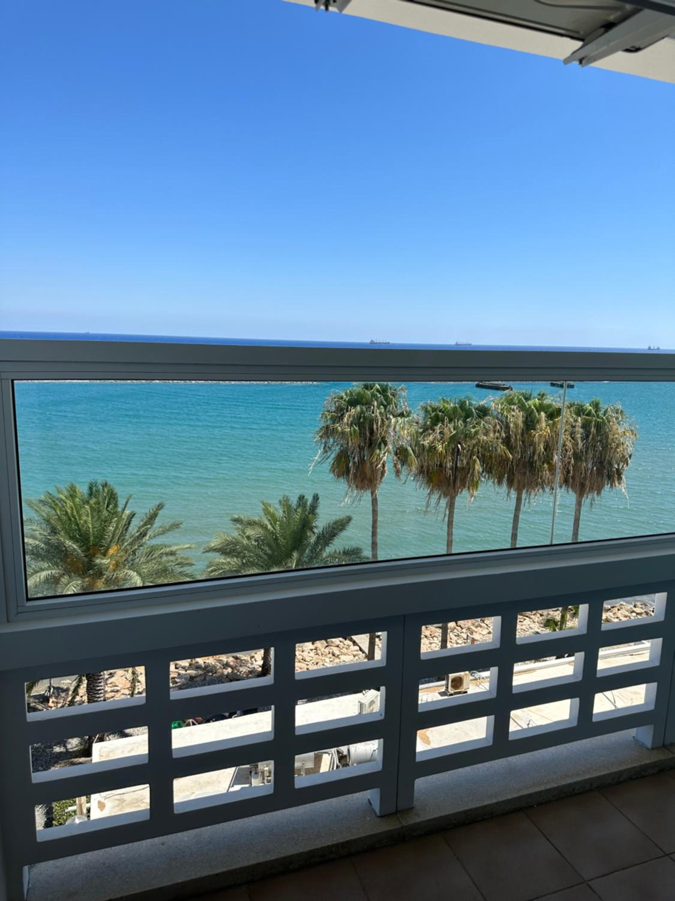 GARNET Beach Apartment