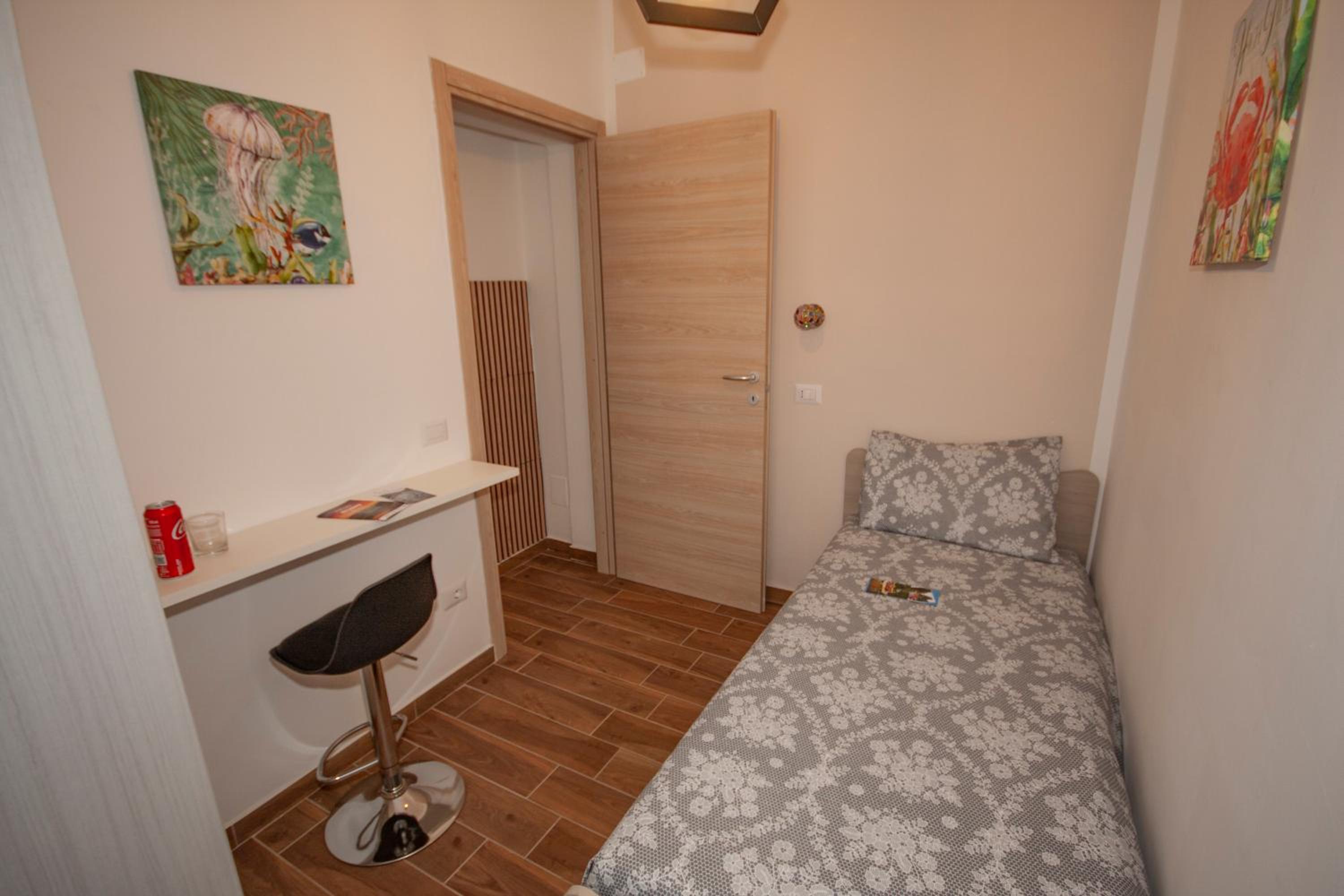 Photo 8