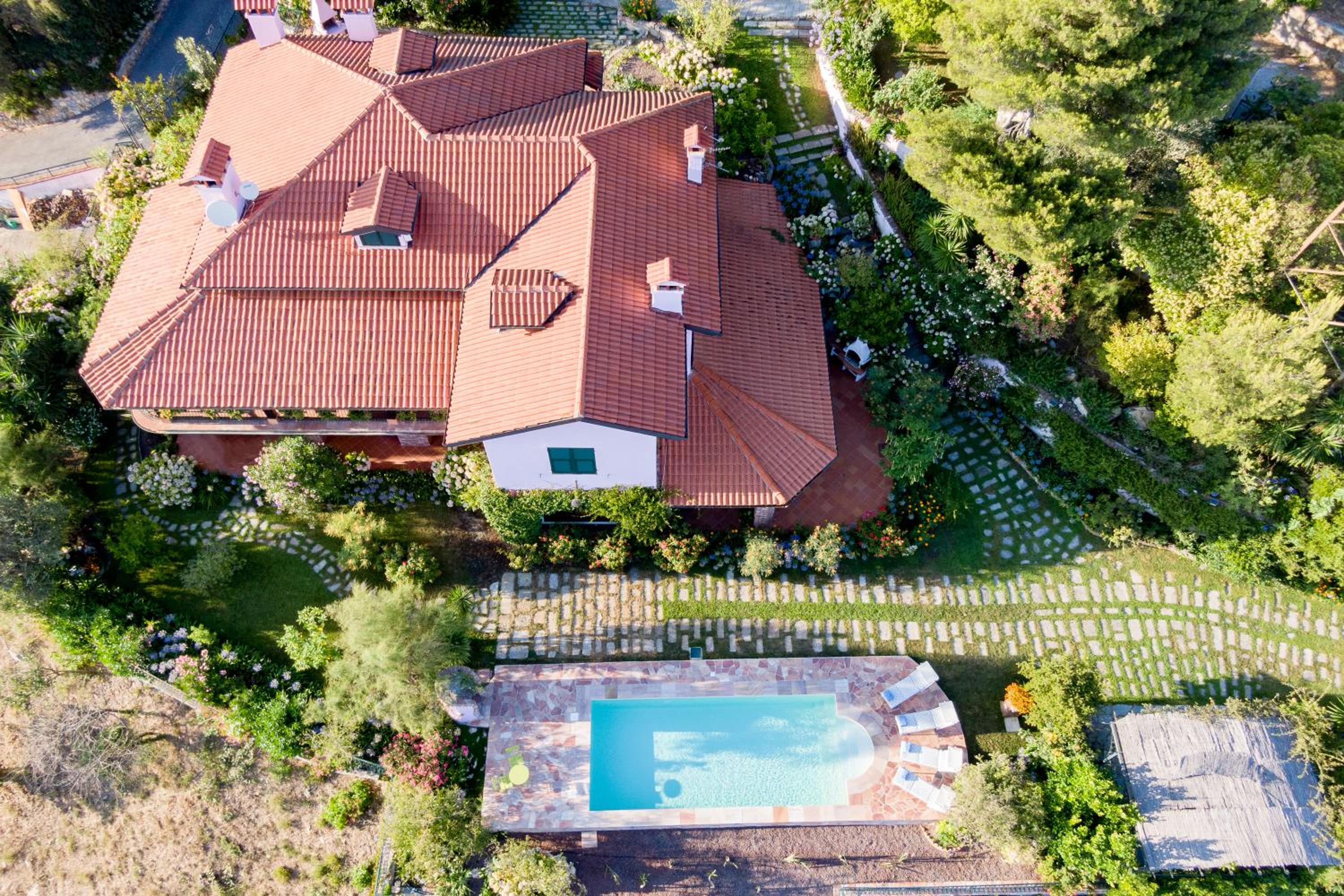 GuestHost - Amazing Apartment with Private Parking & Pool view 3