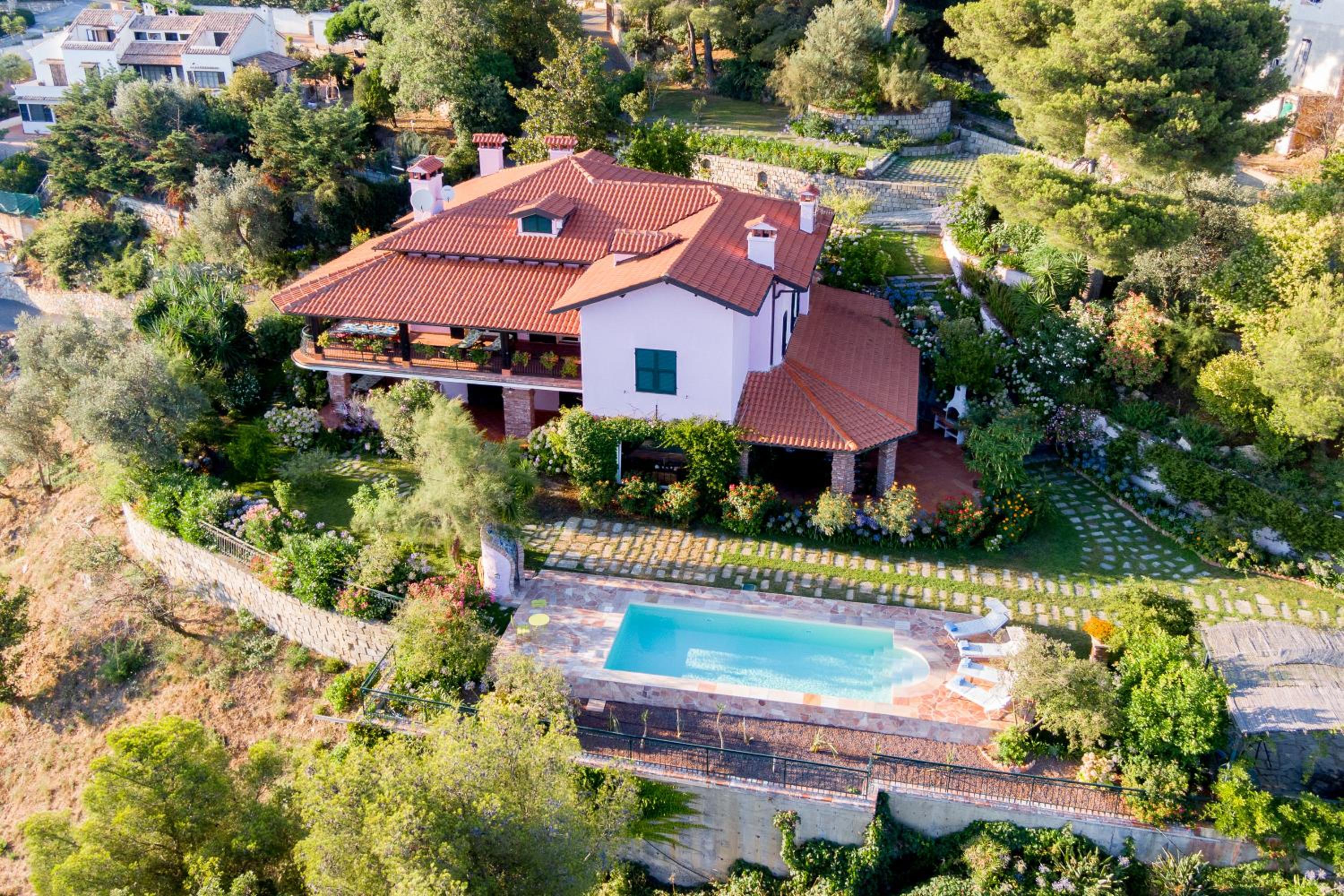 GuestHost - Amazing Apartment with Private Parking & Pool view 4