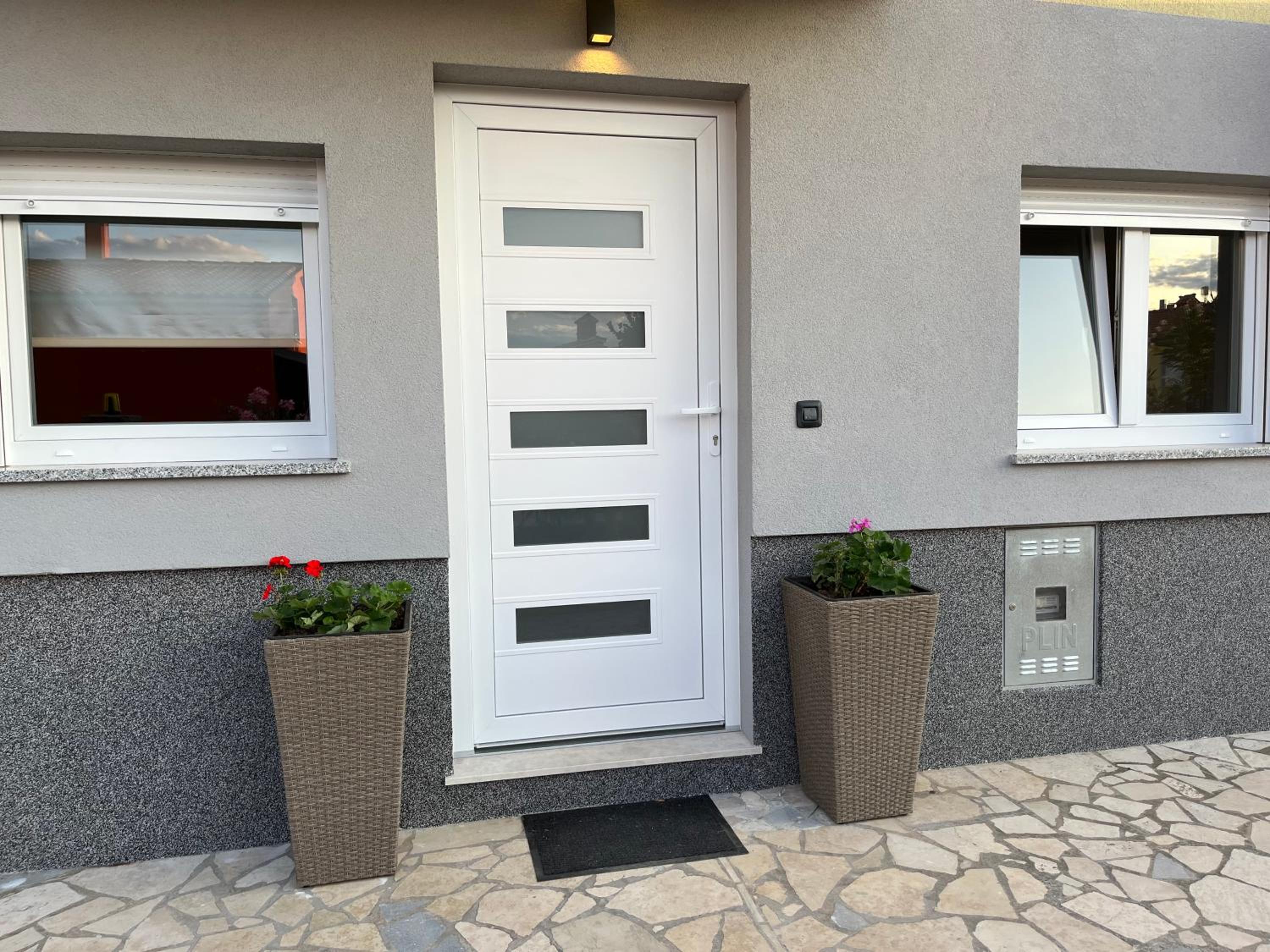 Apartment A & N with FREE private parking view 3
