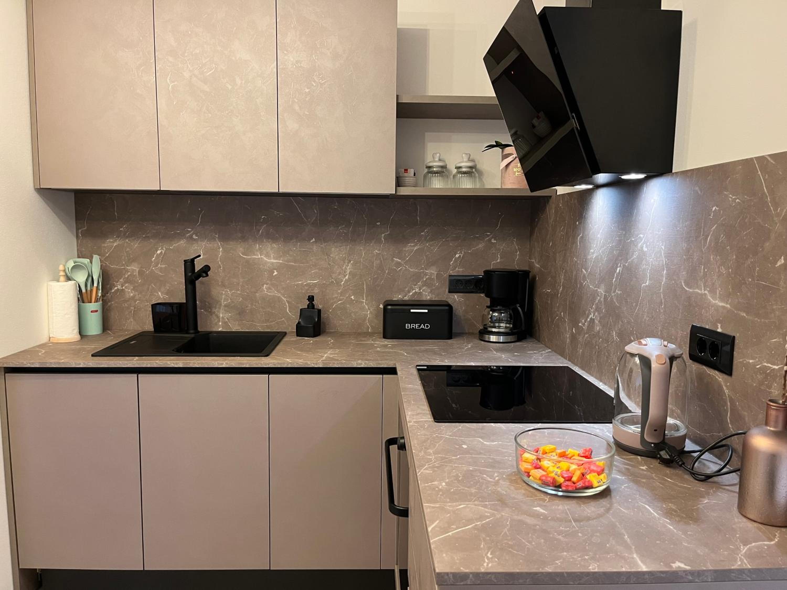 Apartment A & N with FREE private parking view 5