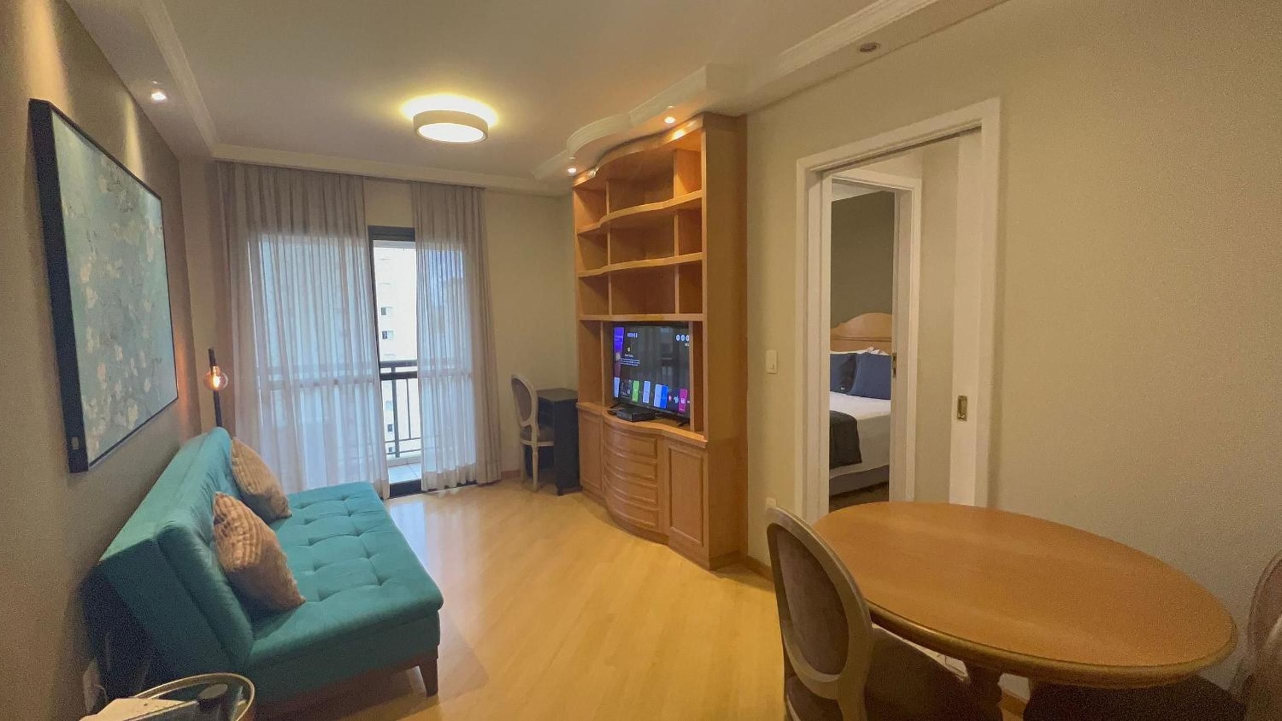 Flat Moderno c/ Janela Antirruído, Garagem, Piscina e Sauna