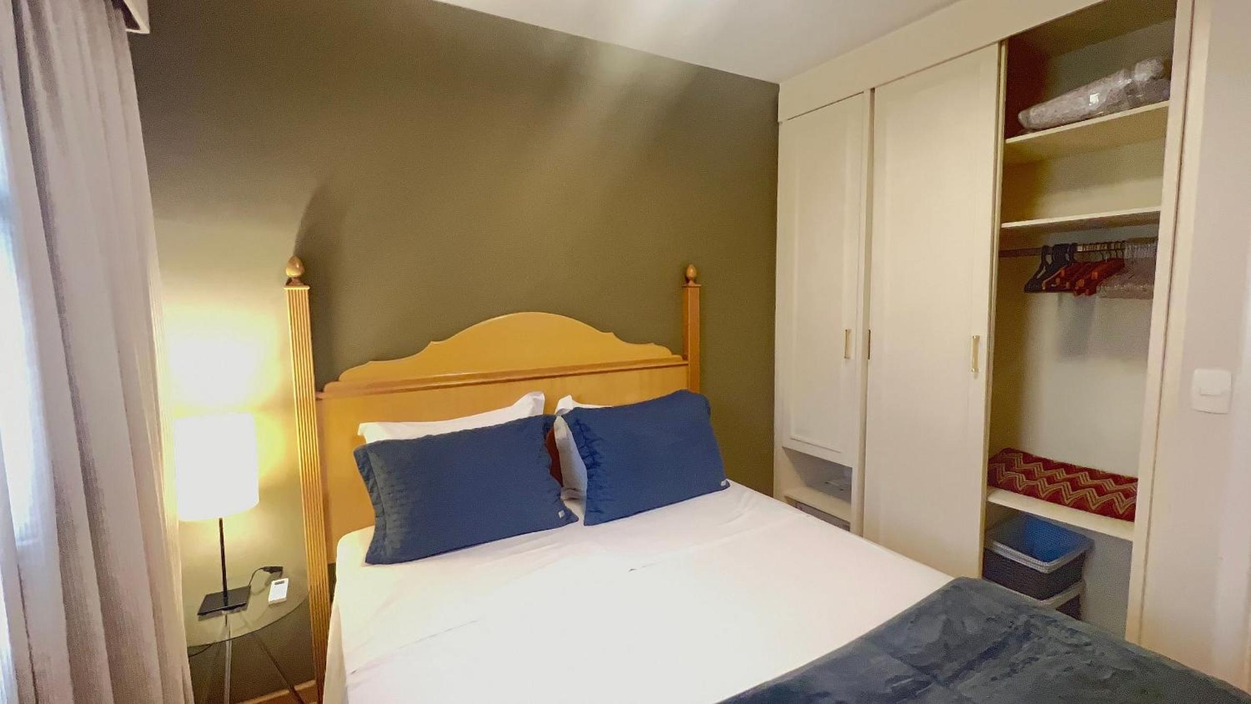 Flat Moderno c/ Janela Antirruído, Garagem, Piscina e Sauna