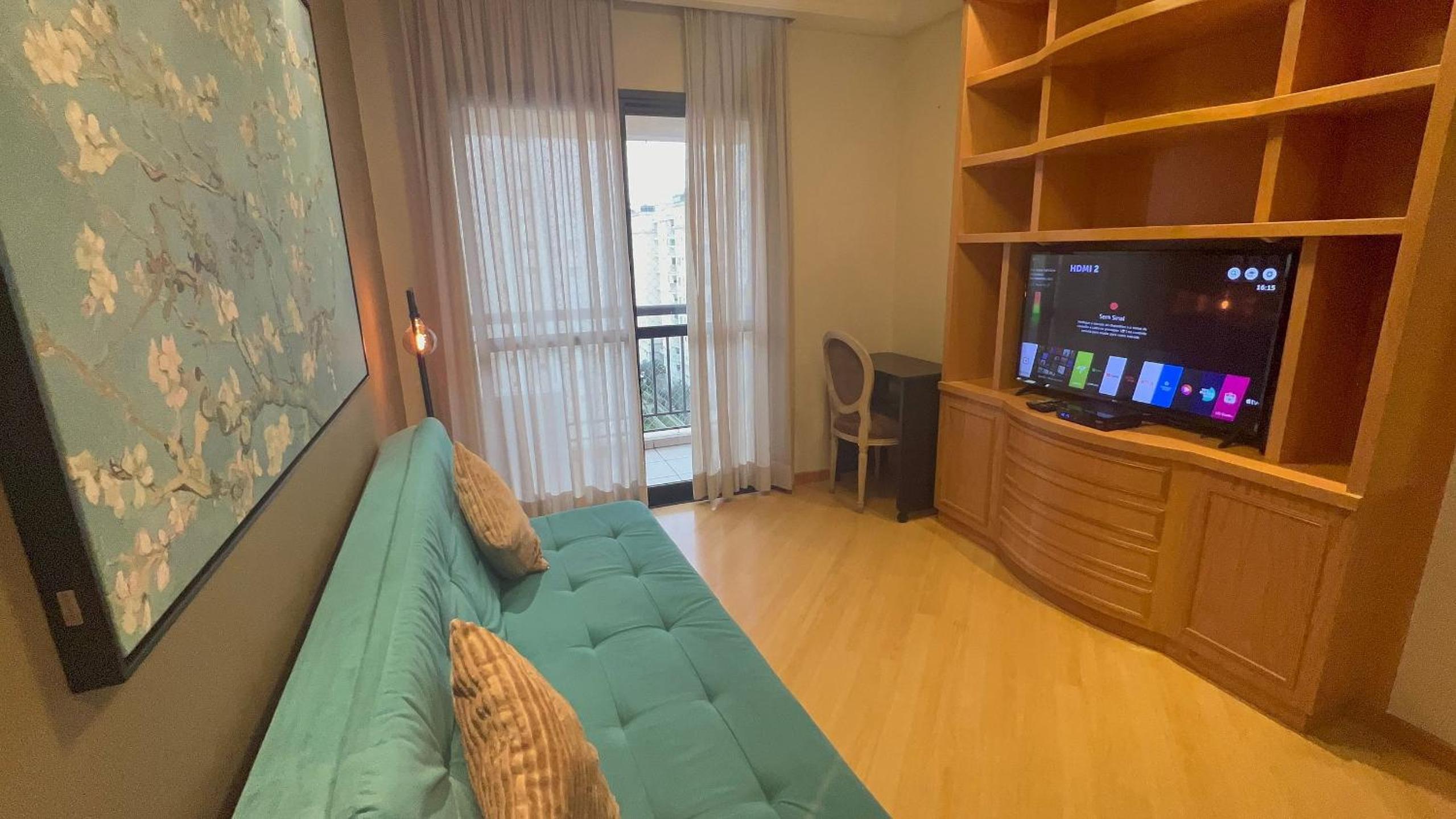 Flat Moderno c/ Janela Antirruído, Garagem, Piscina e Sauna